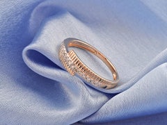 Bypass-Ring aus 14-karätigem Roségold mit geriffeltem Diamanten im Rundschliff