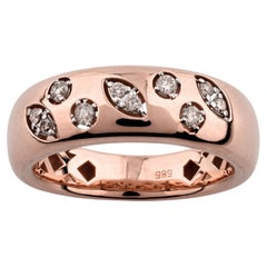 Bague bombée en or rose 14 carats, sertie de diamants taille ronde disposés en grappes