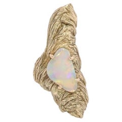 14k pendentif OPAL en forme d'anneau. Pendentif en cristal opale d'Australie et pépite d'or.