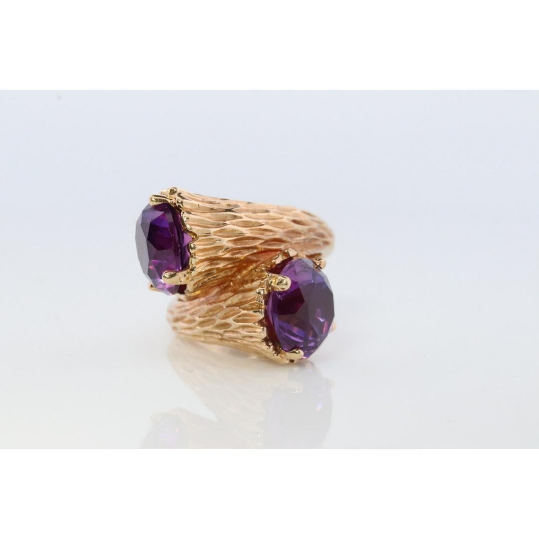 Bague bypass Toi et moi en saphir violet 14 carats. Design en fourrure et bûches lourdes 14 carats Pour femmes en vente