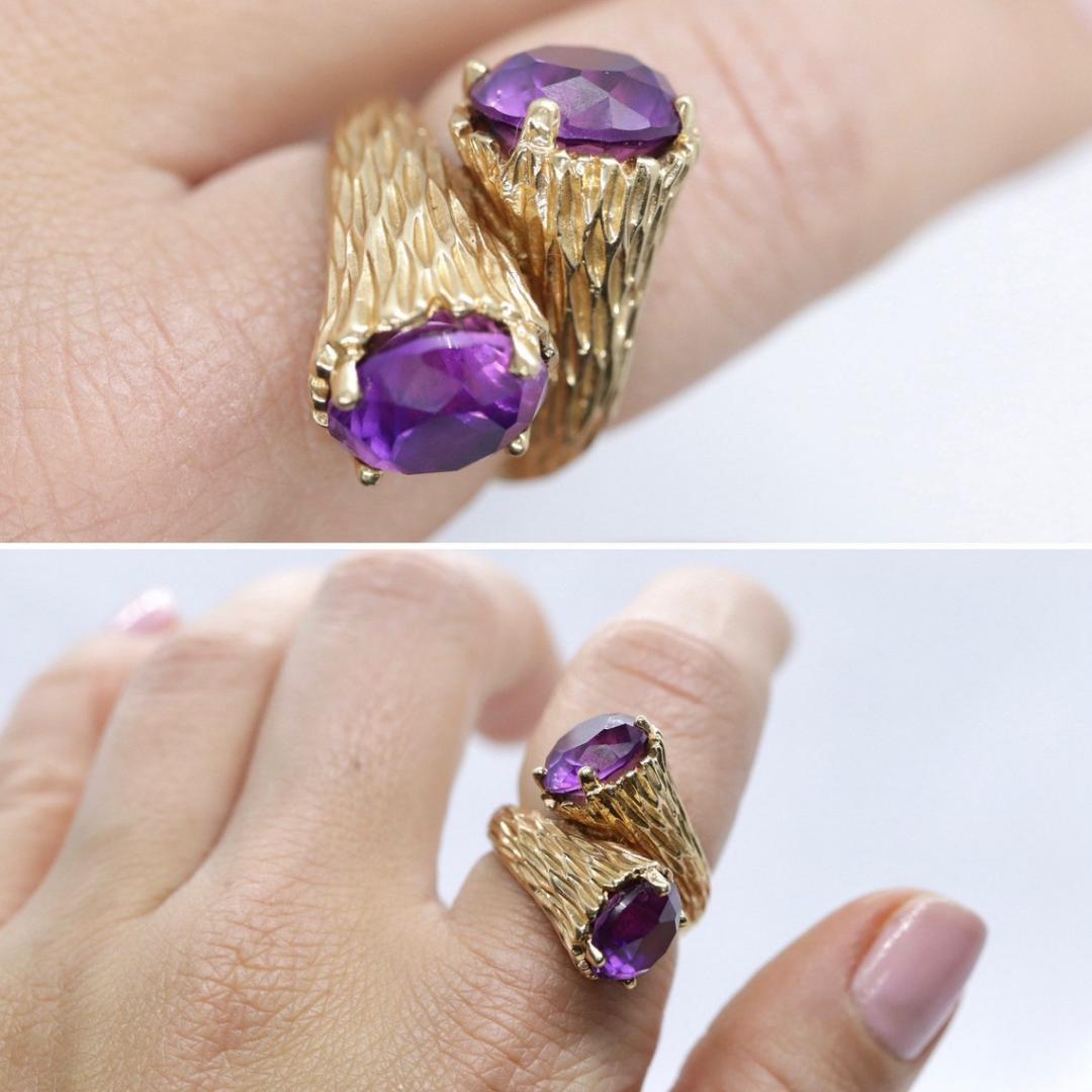 Bague bypass Toi et moi en saphir violet 14 carats. Design en fourrure et bûches lourdes 14 carats en vente 1
