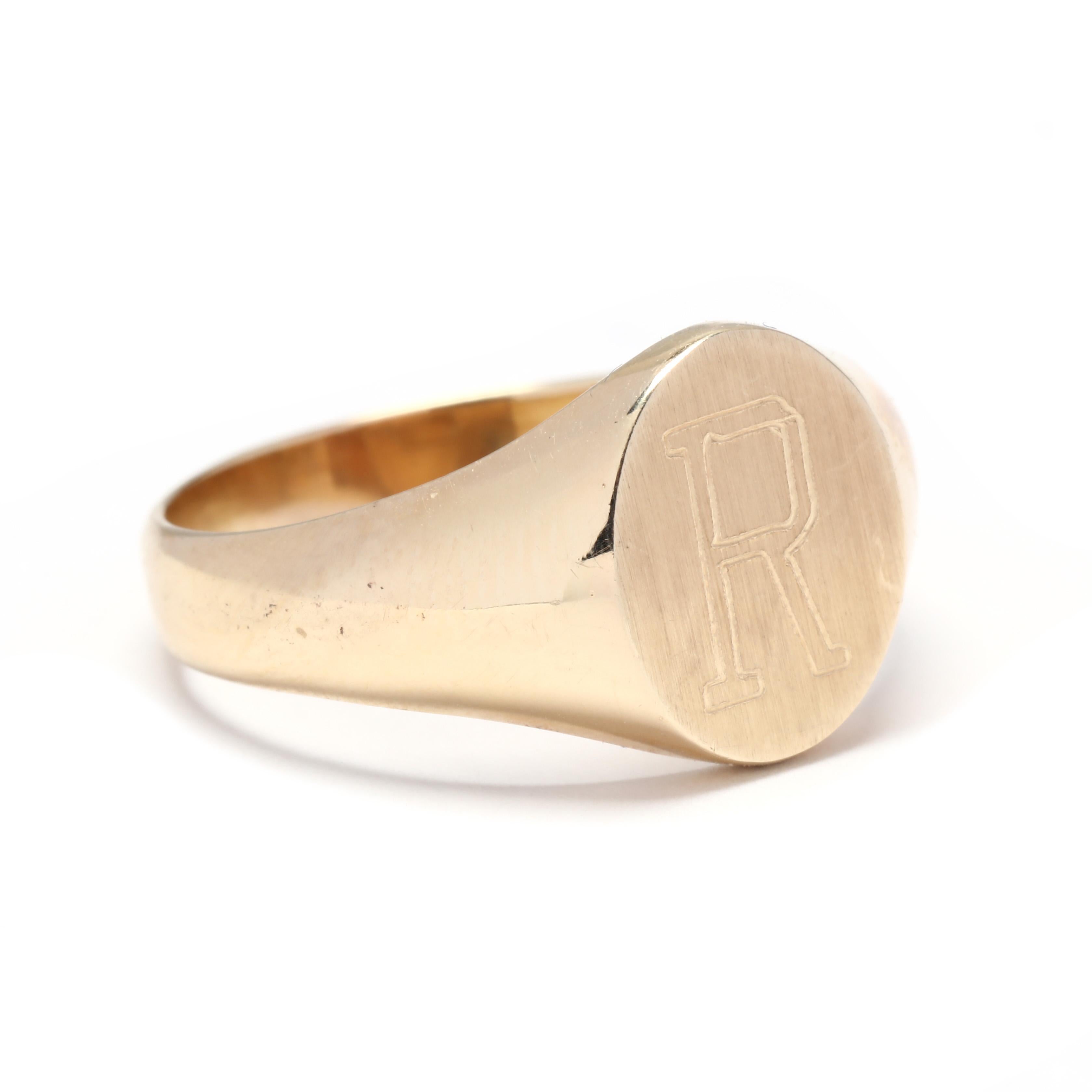 A vintage 14 karat yellow gold R signet ring. This ring features an oval tablet signet that is lightly engraved with a varsity letter R initial that can be removed and personalized for you! Please reach out to us with any questions!



Ring Size