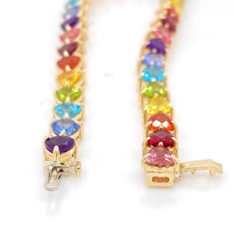RAINBOW HEART GEMS TENNIS NECKLACE

The full rainbow fantasy in the most unique and colorful necklace to light up your neck. This tennis necklace is like no other and consists of heart settings with semi precious stones and sapphires in the Classic