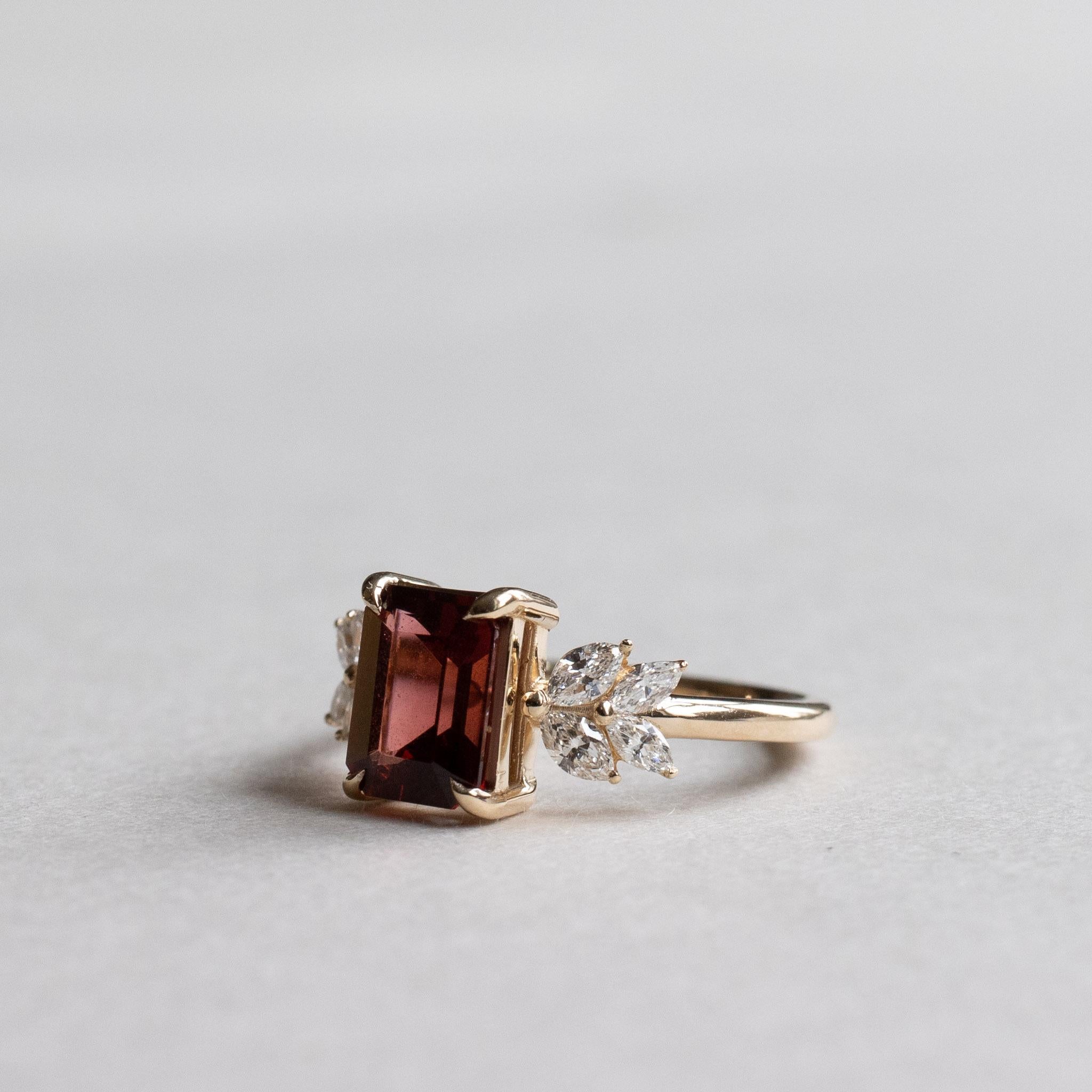 14K Red Garnet Diamond Engagement Ring In New Condition For Sale In Wallingford, CT