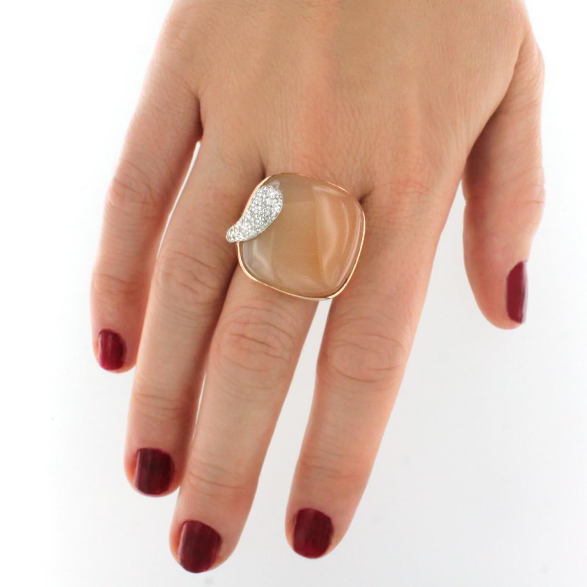 The Moonstone inspired by sweetness, a sensation of lightness and serenity.   Exquisitely refined and unforgettably tender is diffused in the air.  A Stanoppi Jewellery  piece is synonymous of elegance, refinement and exclusivity.
Ring in 14k rose