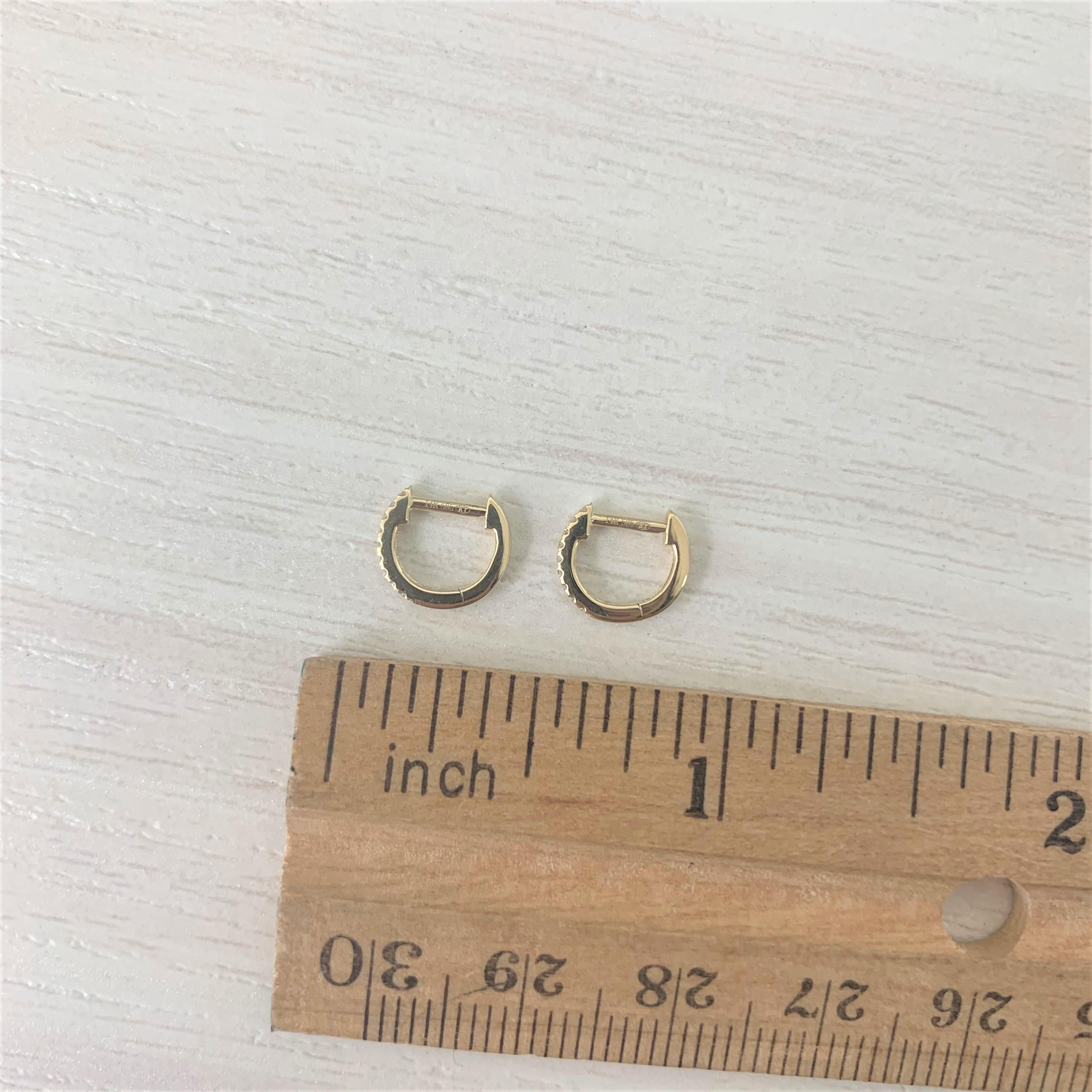 14K Rose Gold 0.05 Carat Diamond Huggie Hoop Earrings In New Condition For Sale In Great neck, NY