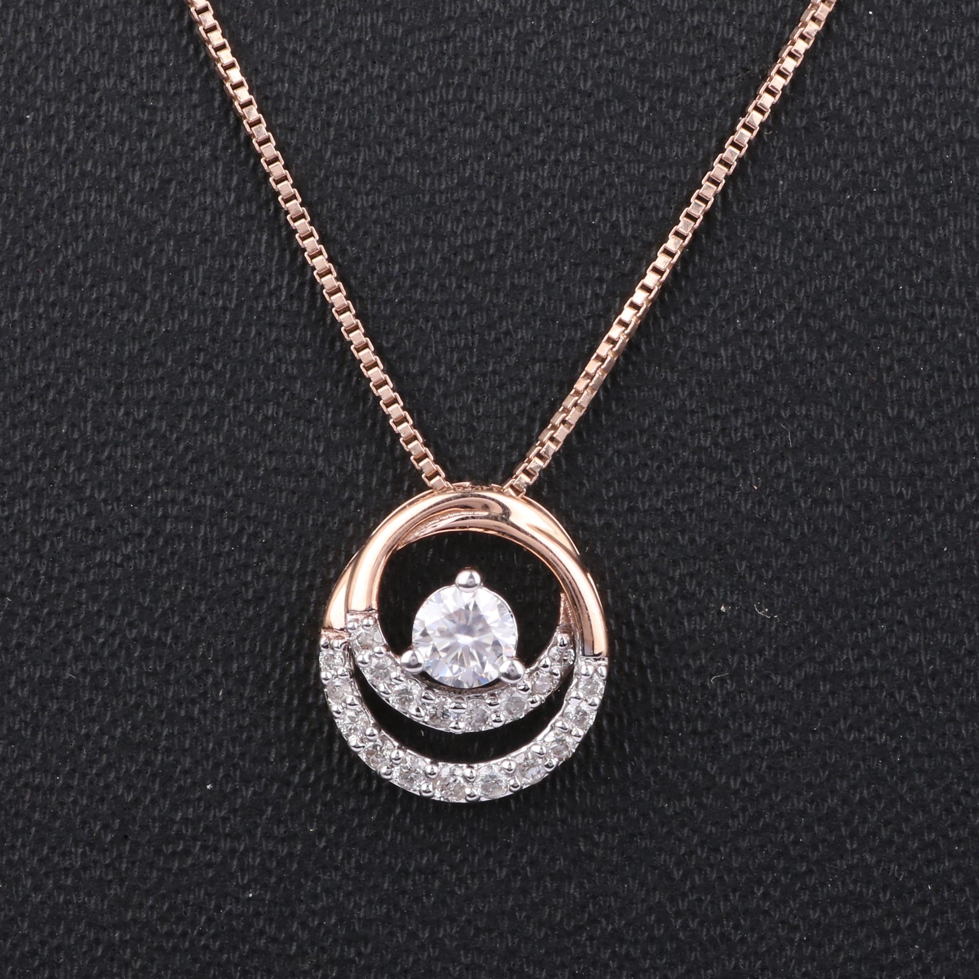 14K Rose Gold 0.128 Ctw Natural Diamond, 0.159 Ctw Moissanite Charm Pendant In New Condition For Sale In Jaipur, RJ
