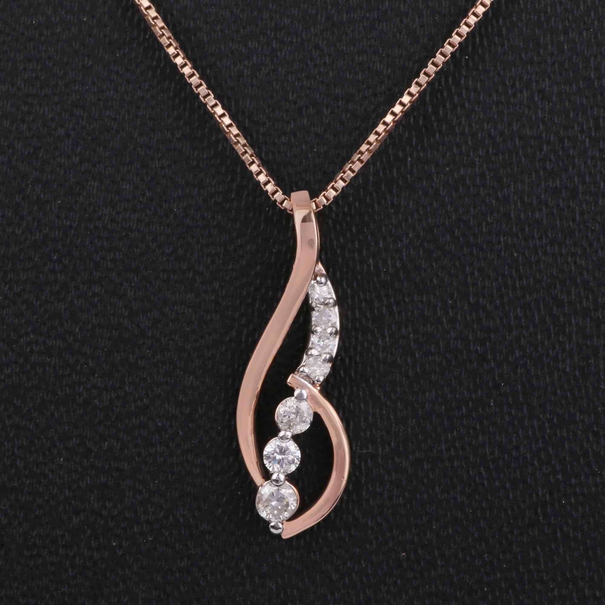 Women's 14K Rose Gold 0.755 Ctw Natural Clear Diamond l1/H1' Modern Charm Pendant For Sale