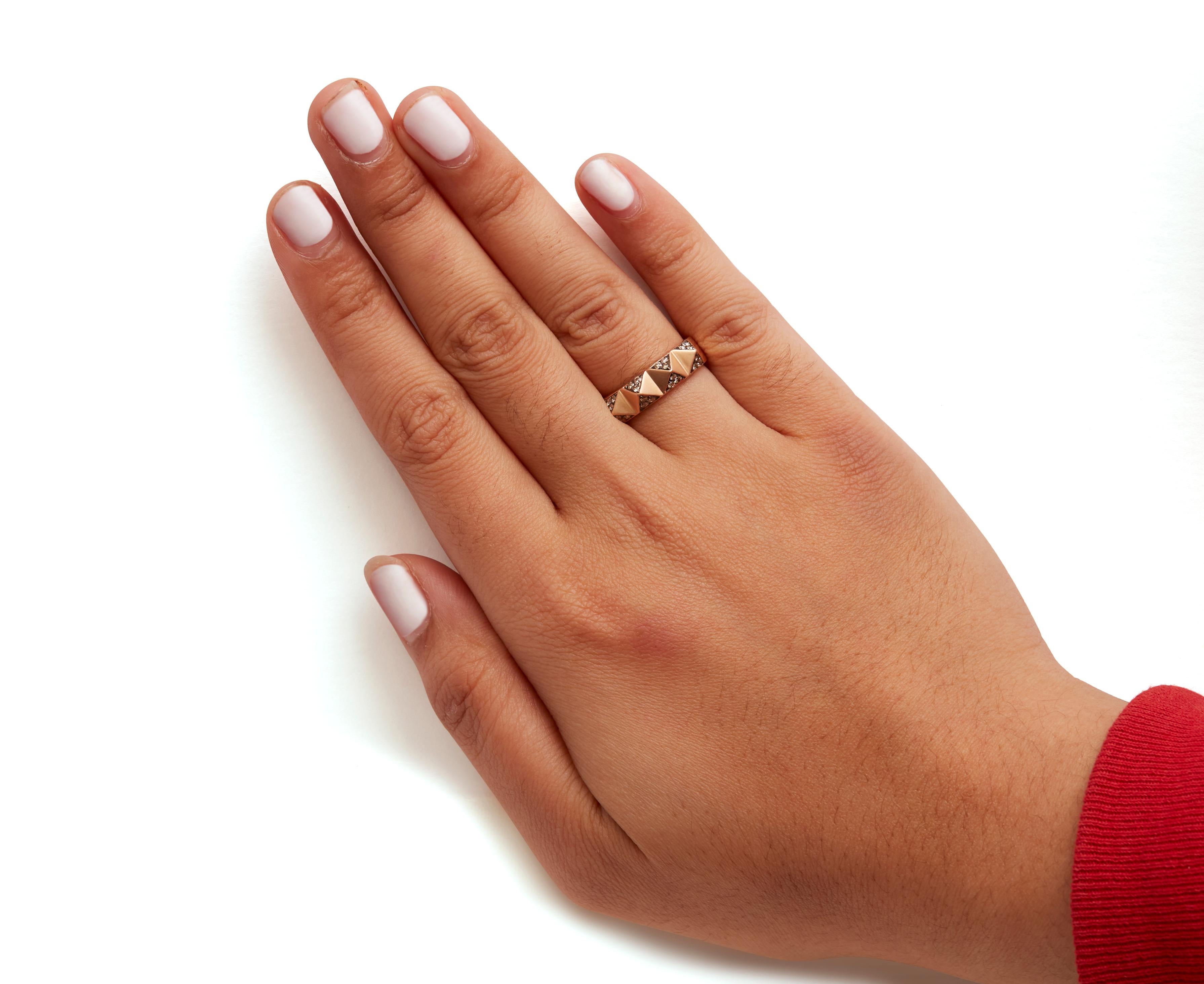 14K Rose Gold 1/4 Cttw Brown Diamant Pyramide Band Ring im Zustand „Neu“ im Angebot in New York, NY