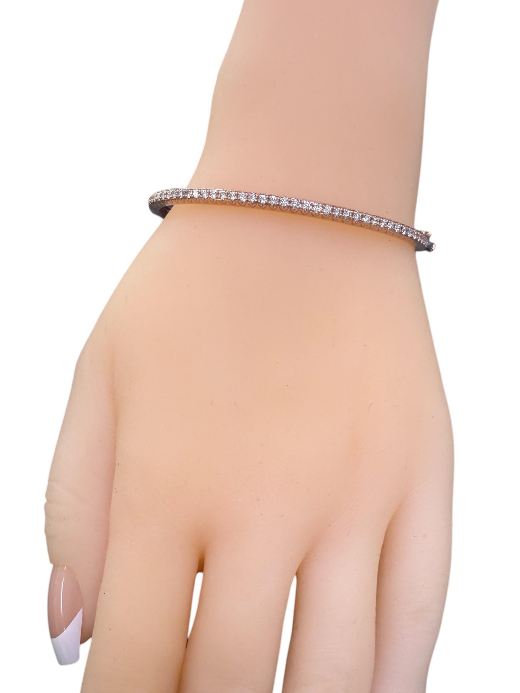 Bracelet jonc en or rose 14 carats avec diamants de 1 carat en vente 4