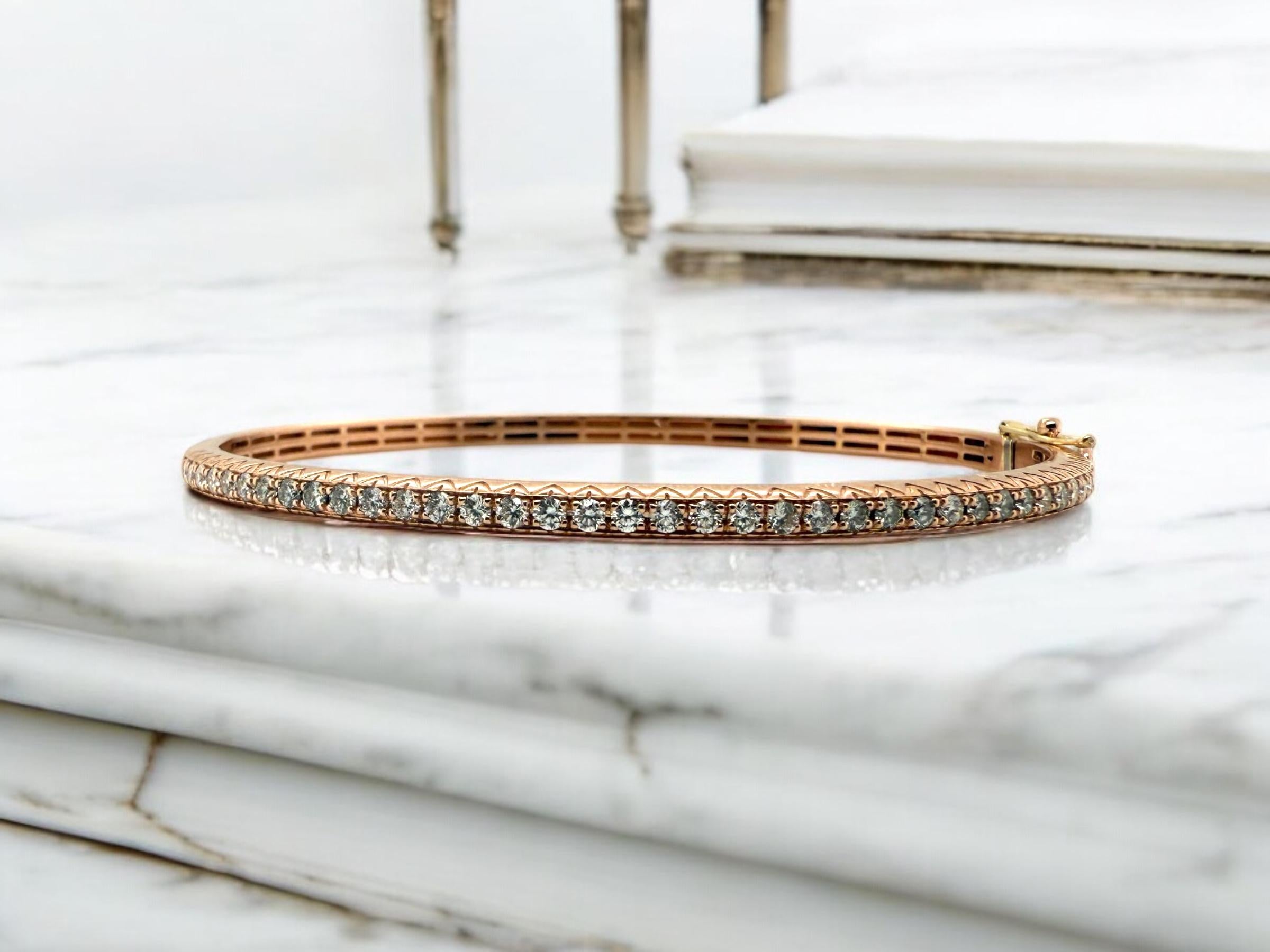 Nous adorons ces bracelets classiques en diamant !
Parfait pour empiler et superposer.

Détails du bracelet
MATERIAL : Or rose 14K
Taille du poignet : 7 pouces
Largeur de la tête : 3,1 mm
Poids : 12.2 grammes

Accentué par les pierres précieuses
