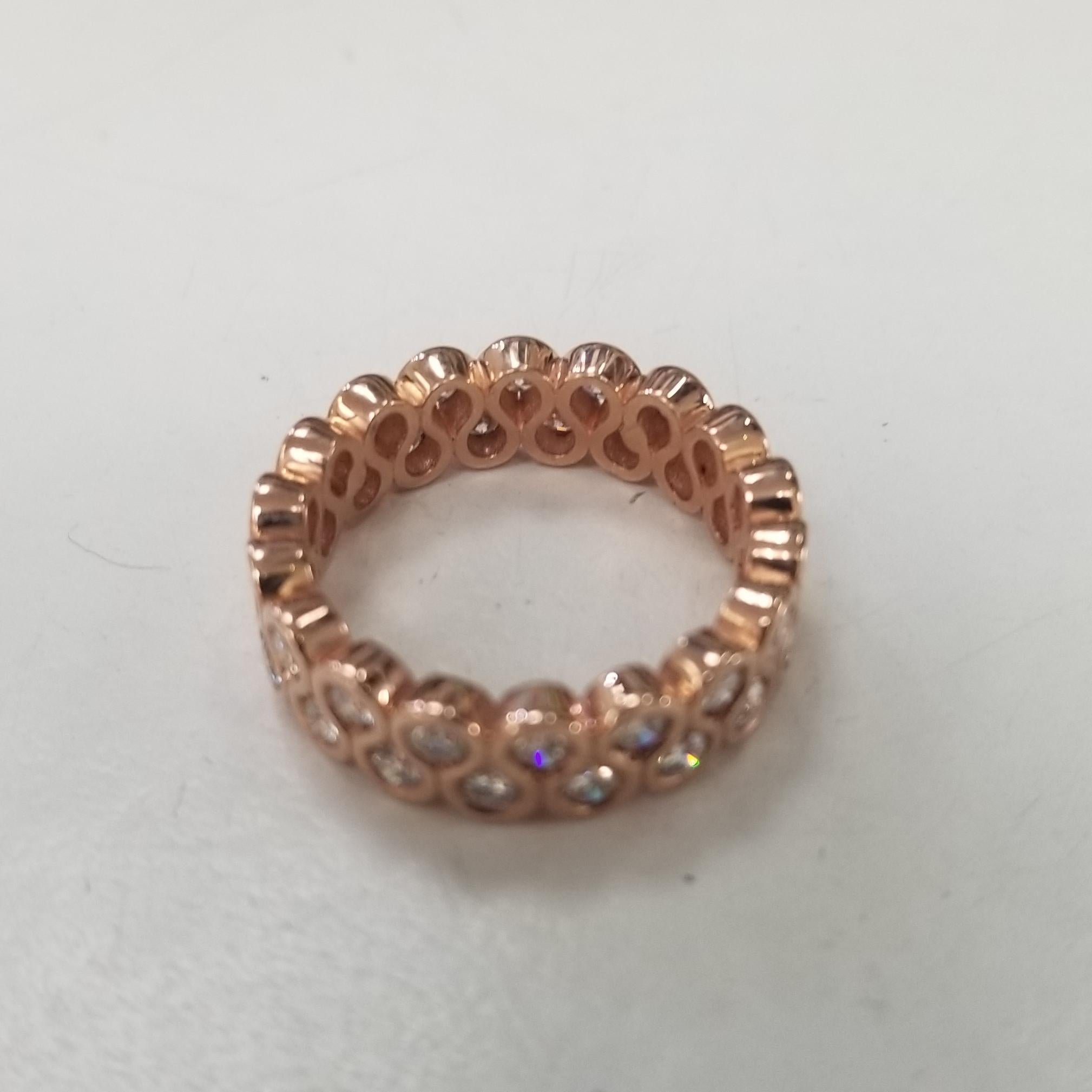 14K rose gold 1.65 Carats 2 row staggered eternity ring
Specifications:
    main stone: BRILLIANT CUT DIAMOND
    diamonds: 38 PIECES
    carat total weight: 1.65
    color:  G
    clarity: VS2 
    metal: 14k white rose (can be made in any color