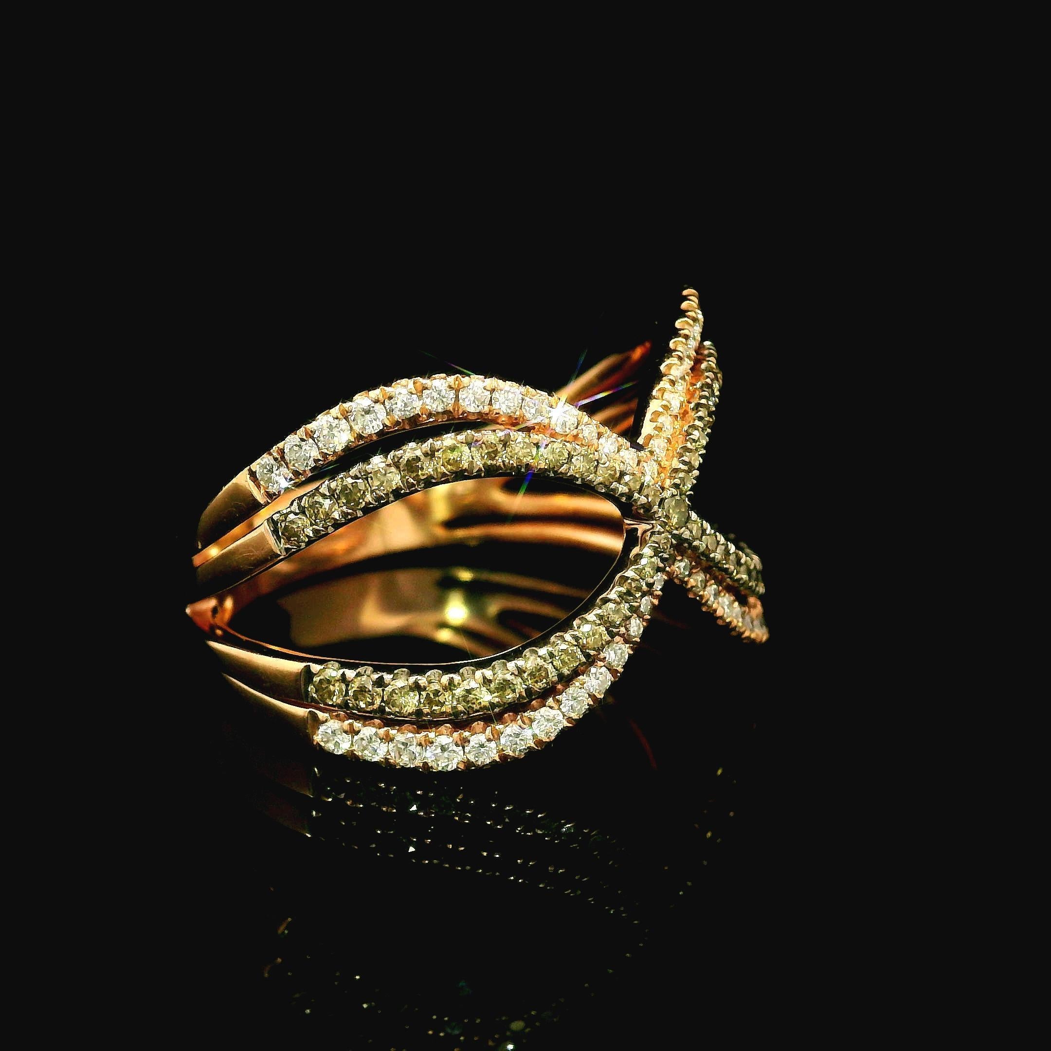 Taille brillant Bague croisée de 14 carats avec diamants blancs et champagne fantaisie de 1 carat en vente