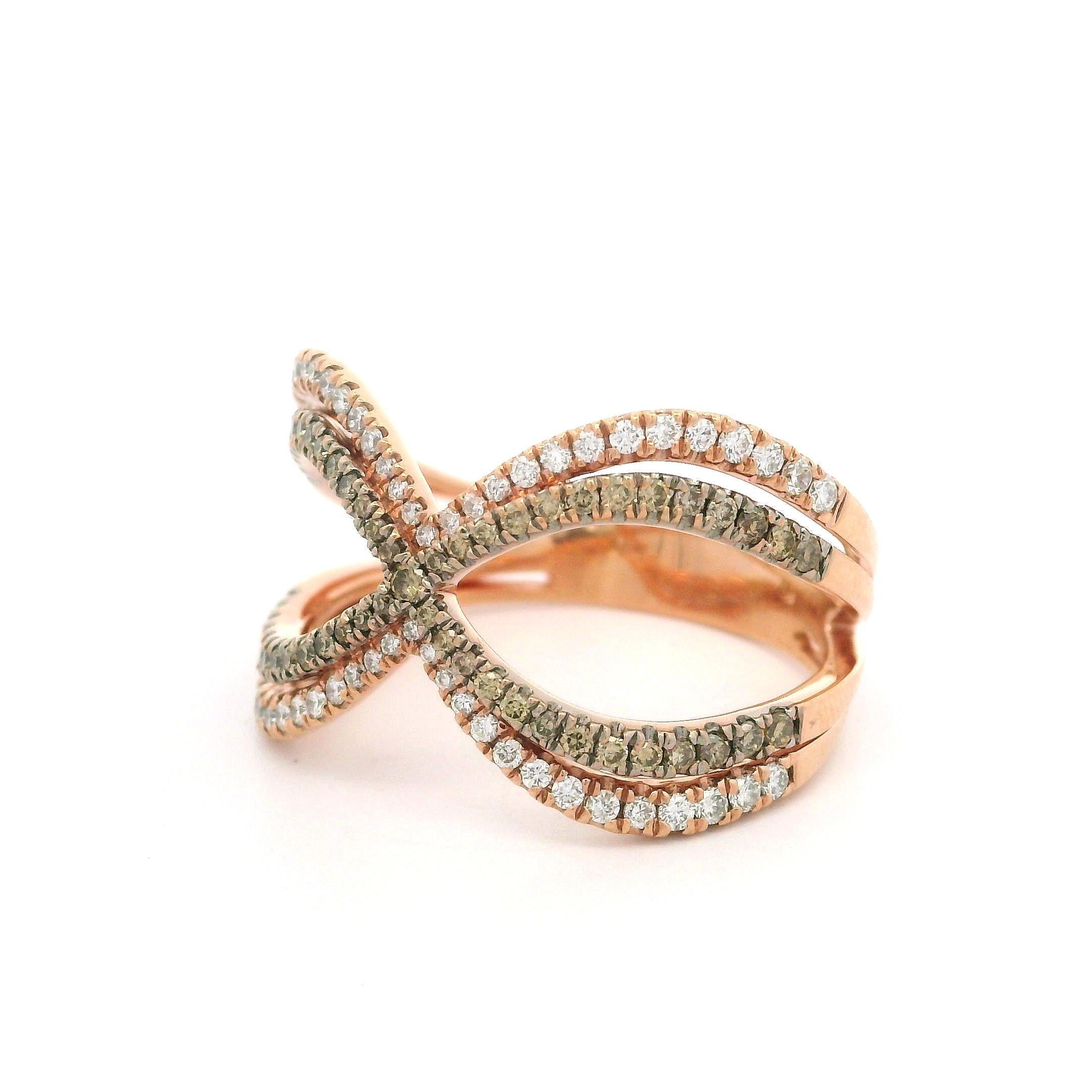 Bague croisée de 14 carats avec diamants blancs et champagne fantaisie de 1 carat en vente 3