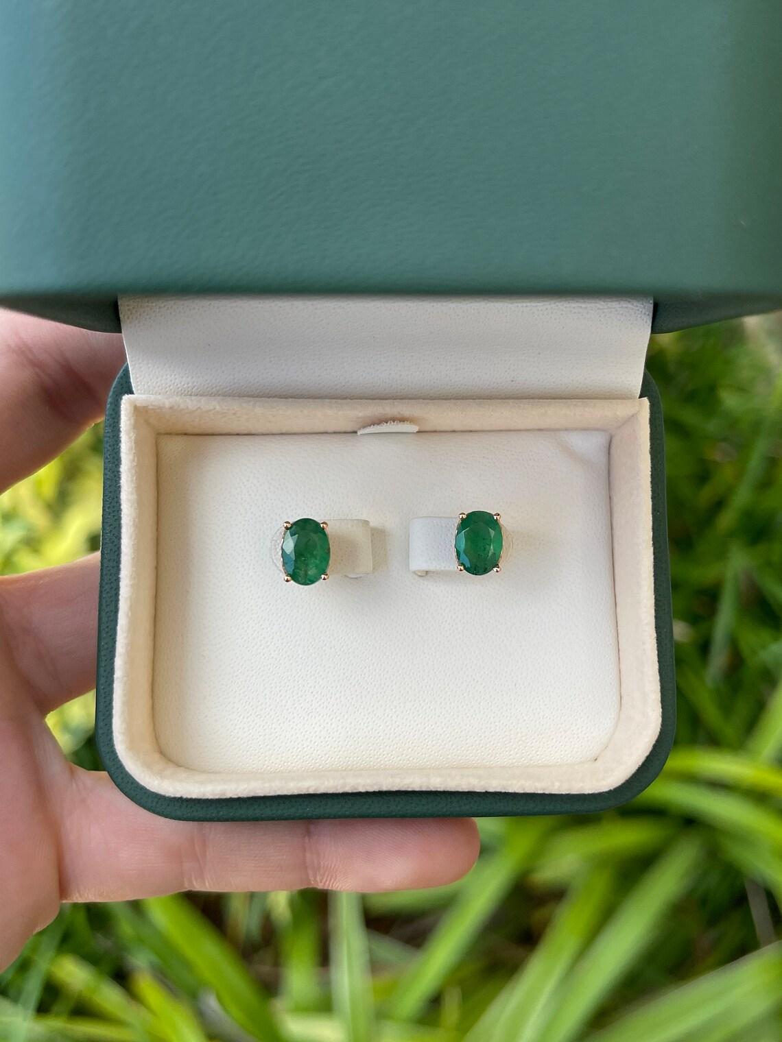 Boucles d'oreilles Fleur De Lis en or rose 14K 2.50tcw Oval Emerald Studs en vente 1