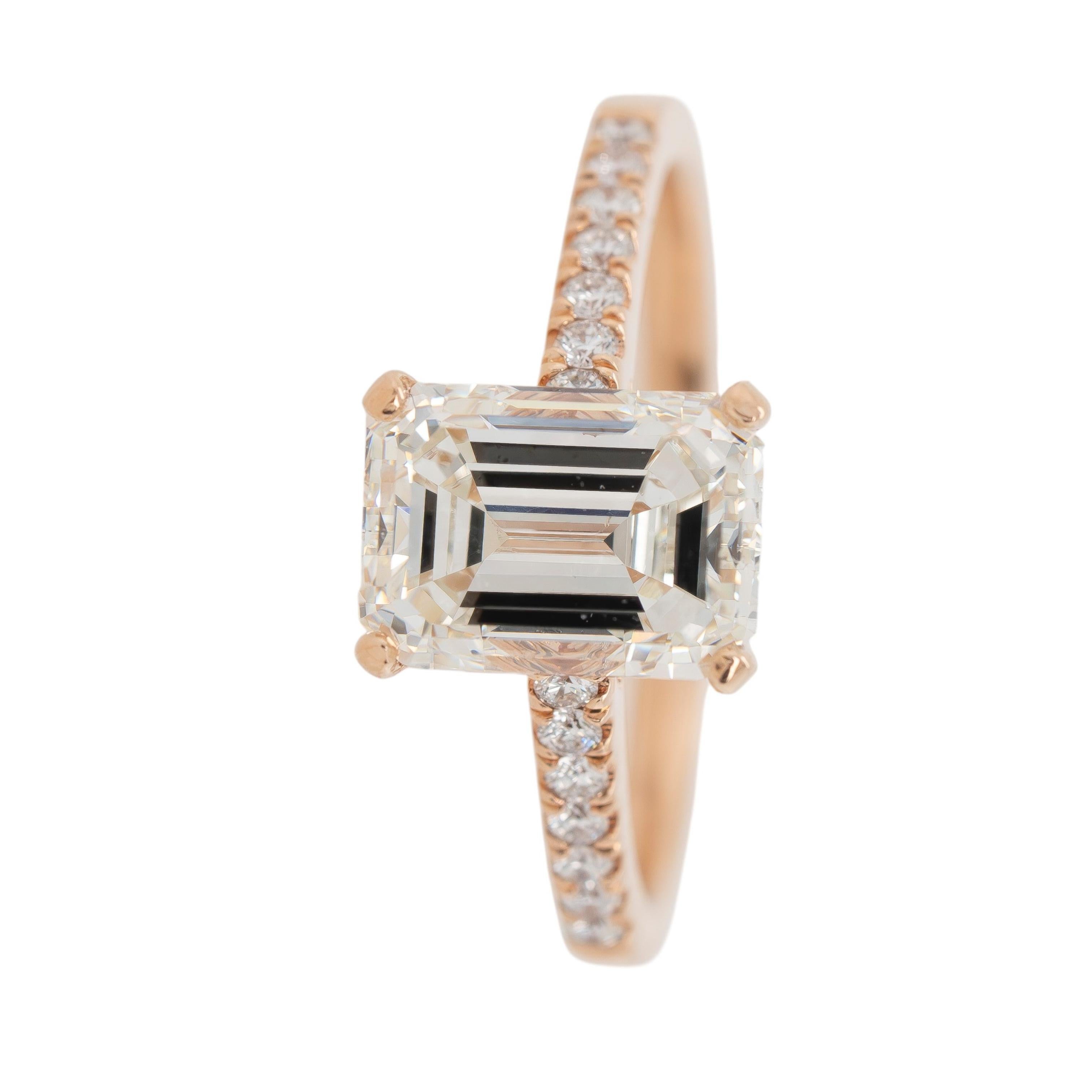 Oro rosa de 14 quilates talla esmeralda con certificado GIA de 3,01 ct  Anillo de compromiso de diamantes en venta 2