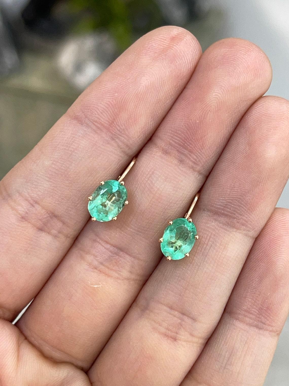 Taille ovale Boucles d'oreilles à levier en or rose 14 carats avec émeraudes de Colombie taille ovale de 3,0 ctw en vente