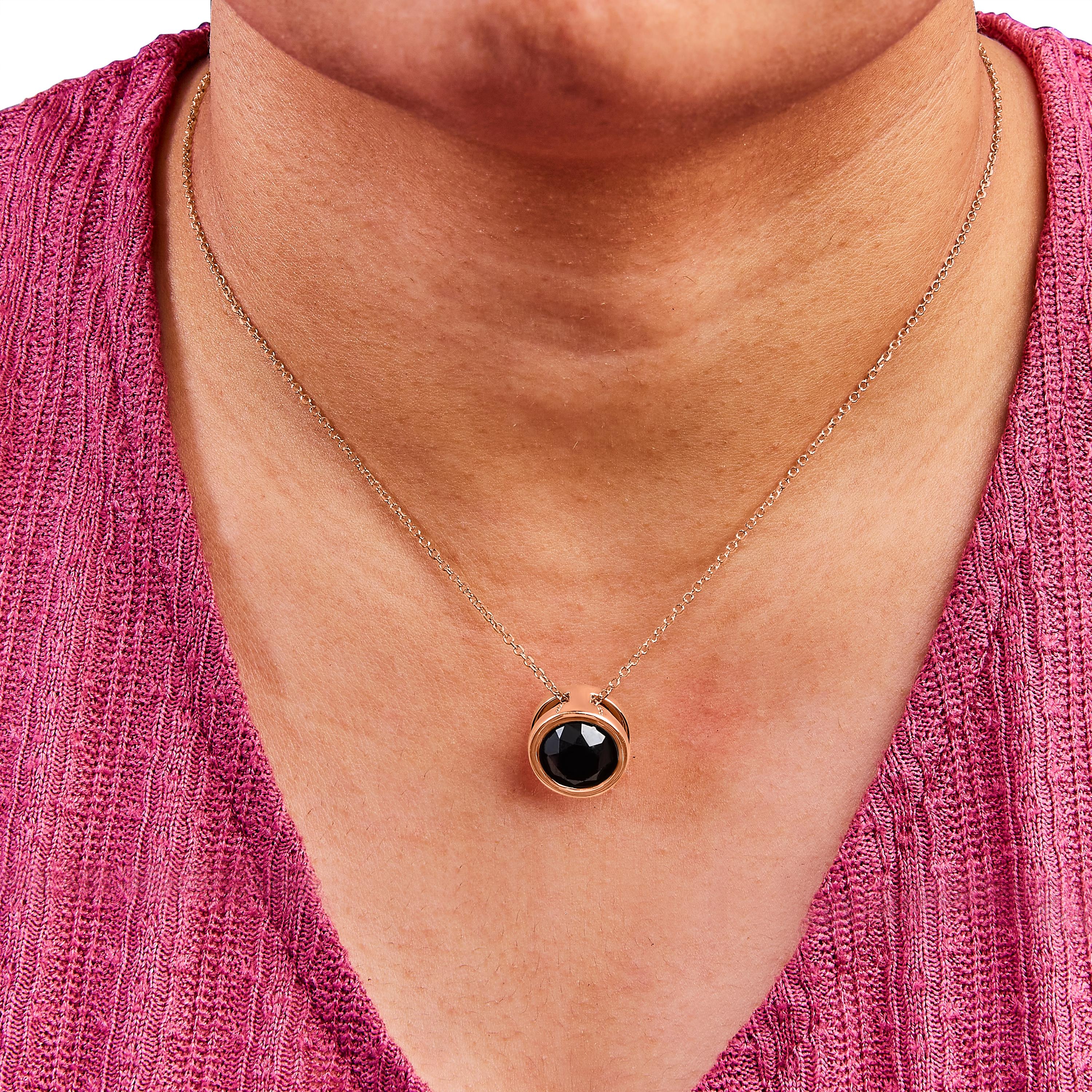 Collier pendentif solitaire en or rose 14K serti d'un chaton de 7,0 cttw de diamant rond noir Neuf - En vente à New York, NY