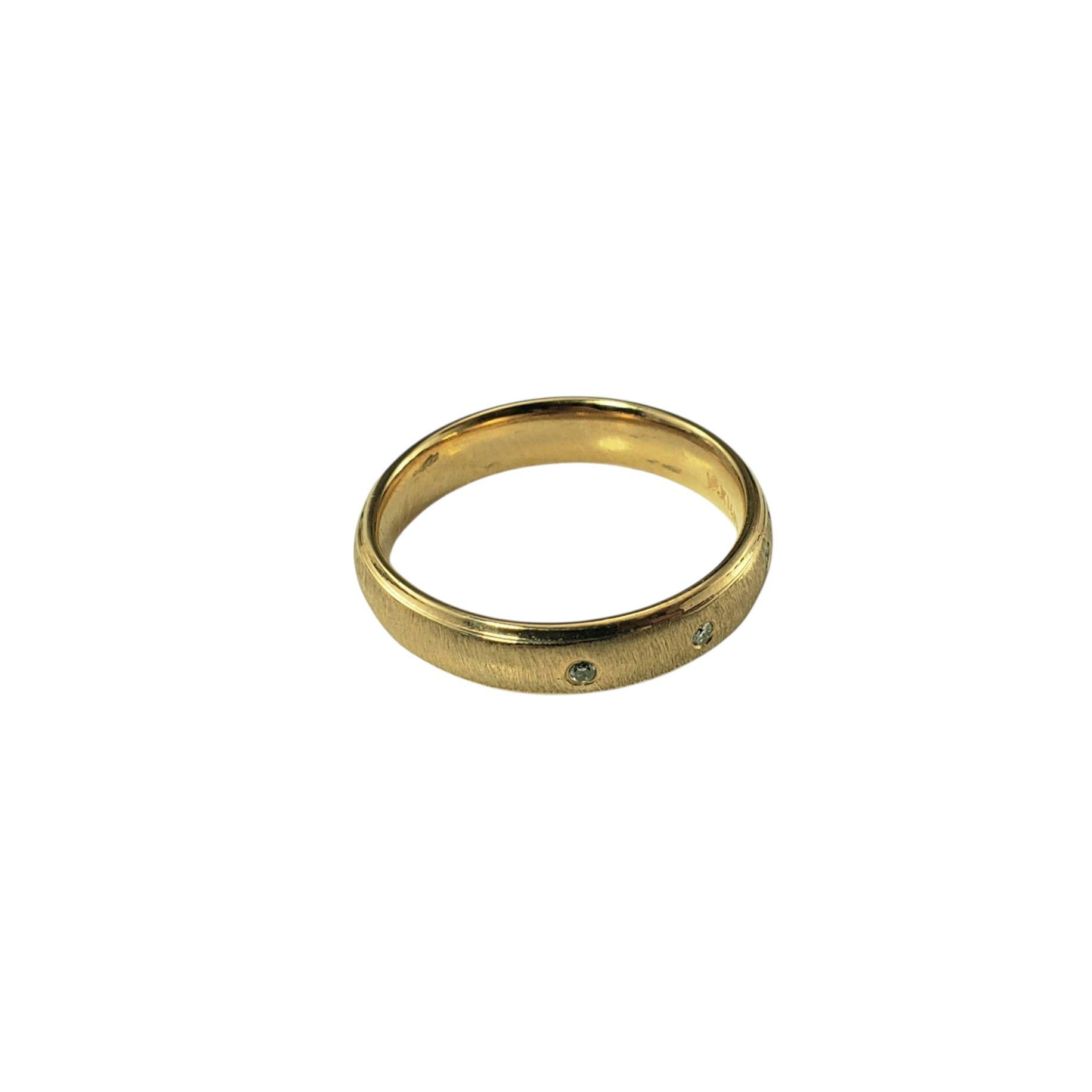 Anello a fascia in oro rosa 14K e diamanti misura 6

Questo elegante bracciale è realizzato in caldo oro rosa 14 carati e impreziosito da cinque scintillanti diamanti rotondi, ciascuno incastonato a filo nel bracciale per un look elegante e moderno.