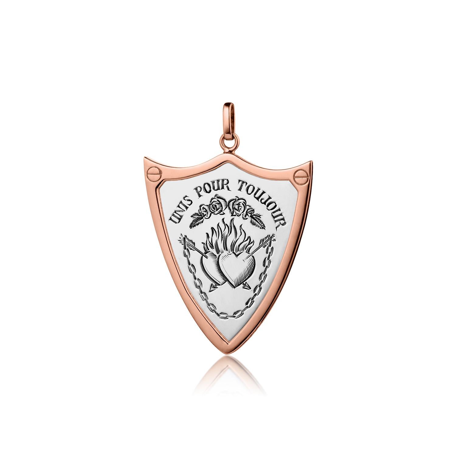 Contemporaneo Ciondolo a forma di scudo d'amore in oro rosa 14K e argento sterling in vendita