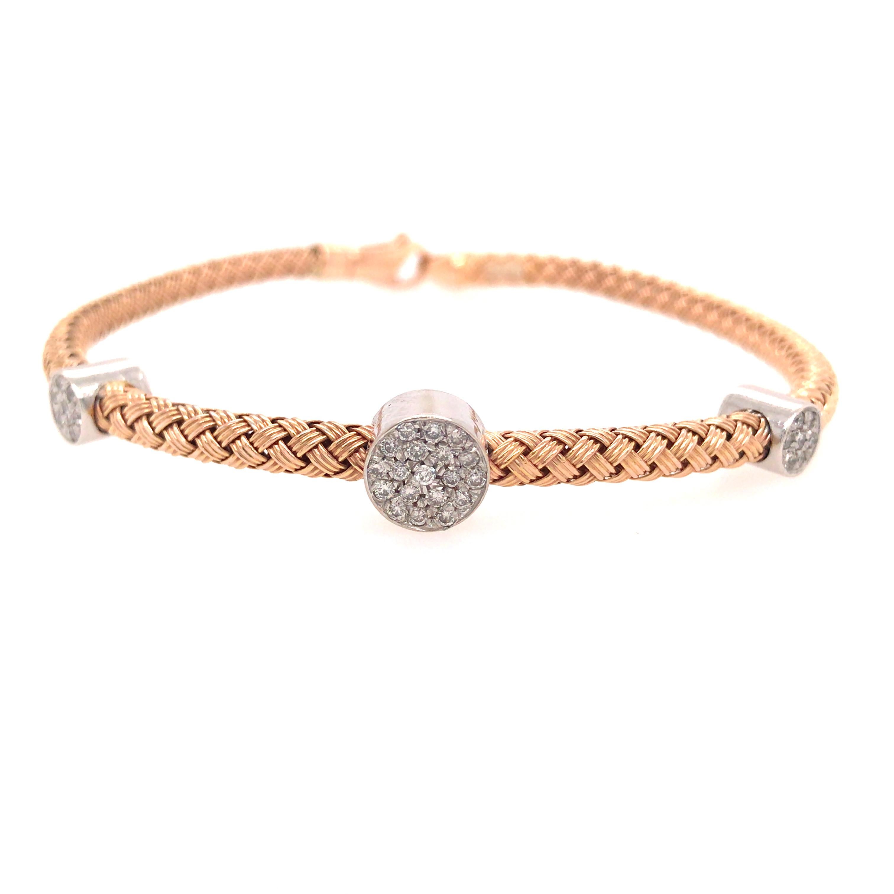 Diamant-Station-Armband aus 14 Karat Roségold und Weißgold.  Runde Diamanten im Brillantschliff mit einem Gesamtgewicht von 0,38 Karat, einer Farbe von G-H und einer Reinheit von VS-SI sind fachmännisch in (3) Stationen aus Weißgold gefasst.  Das