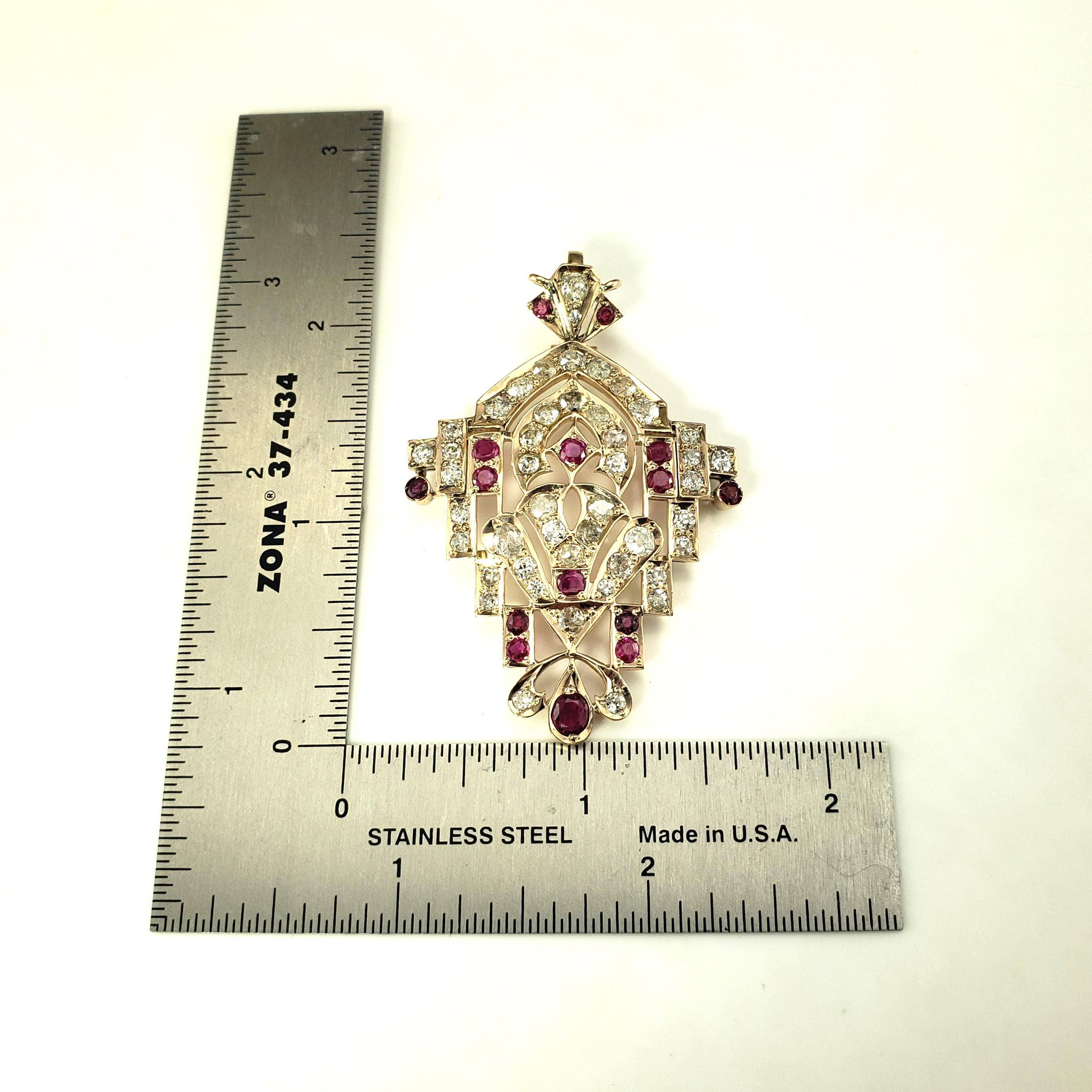 Ciondolo in oro rosa 14K in stile Art Deco con rubini e diamanti #19854 In condizioni buone in vendita a Washington Depot, CT