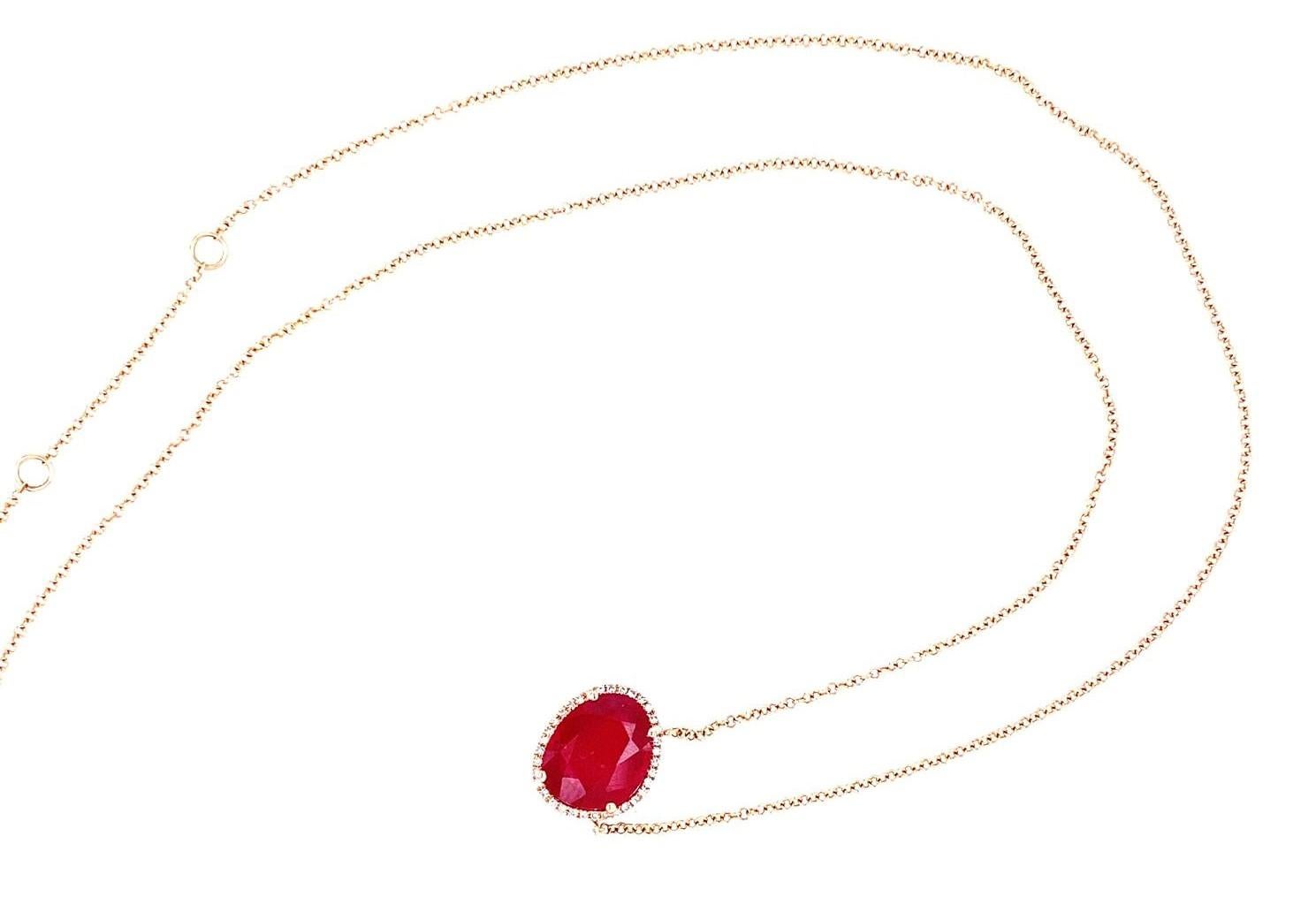 Presenta un rubino centrale accentuato da diamanti montato in una catena d'oro rosa.
Incastonato in oro rosa 14k
Dimensioni approssimative del ciondolo = 13 mm x 11 mm
Peso lordo: 2,60 grammi
Lunghezza: 16-18 pollici
Condizioni generali: Buono.