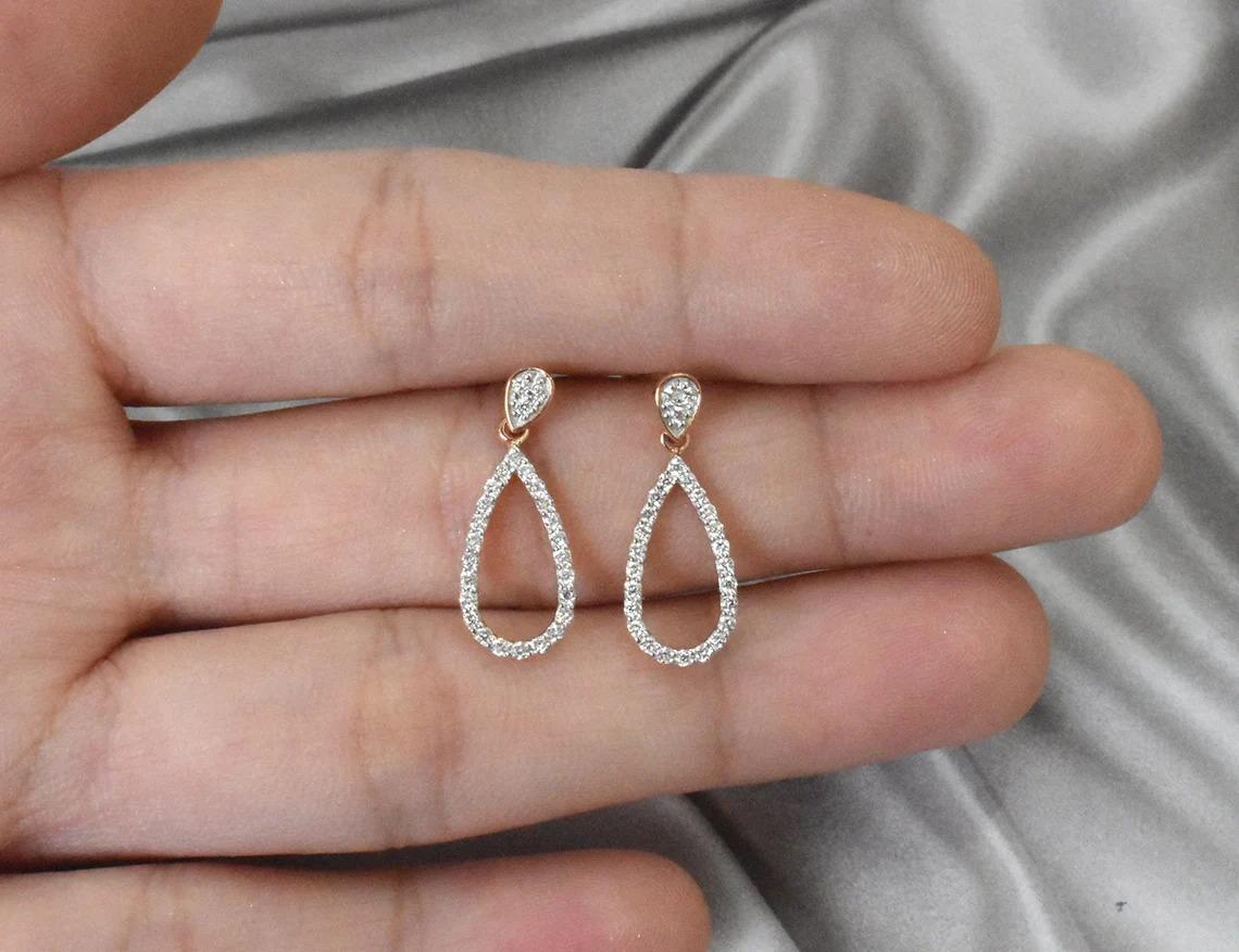 Boucles d'oreilles en or 14k avec diamant en grappe Boucles d'oreilles en forme de larme de diamant Unisexe en vente