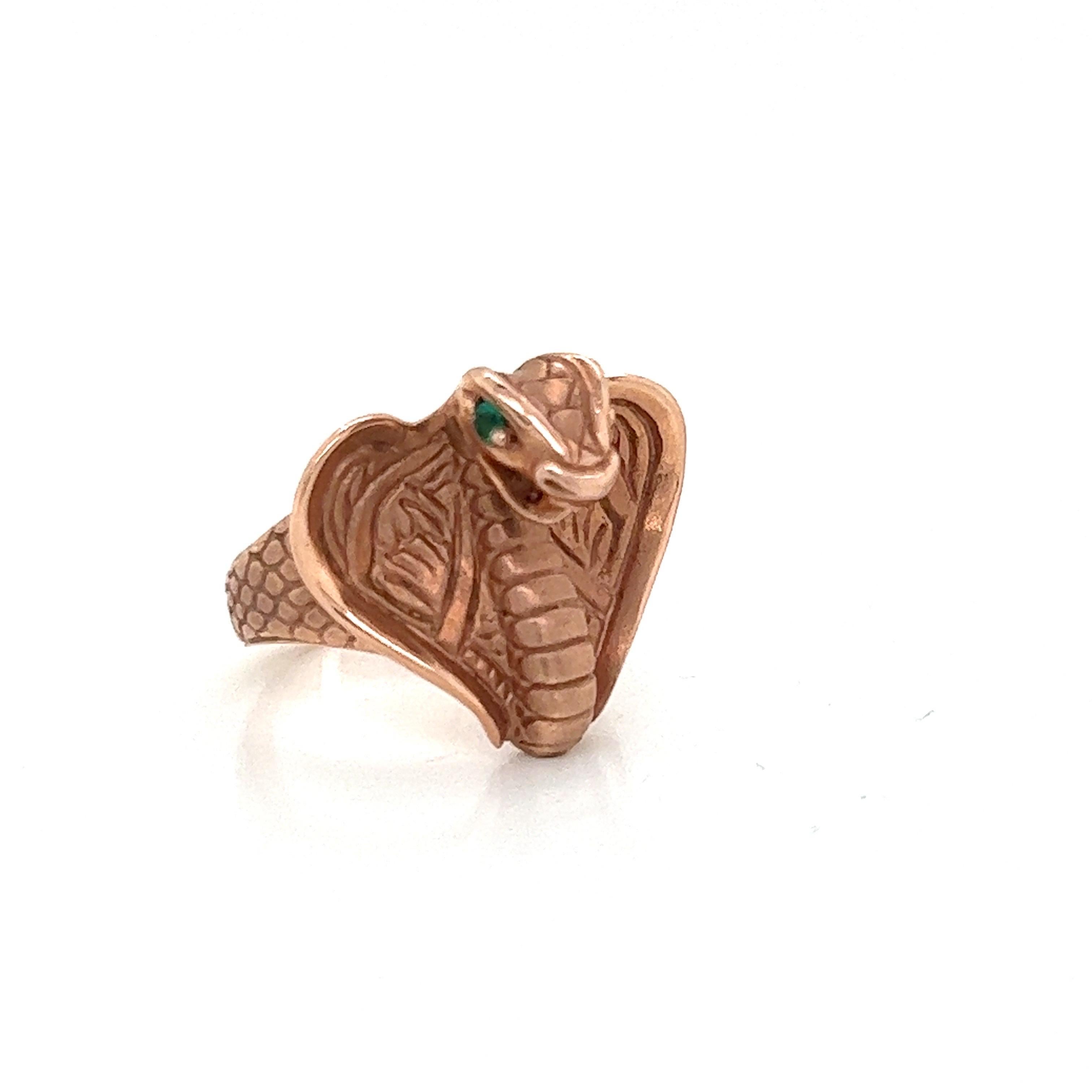 Round Cut 14k Rose Gold Cobra Snake Ring with Emerald Eyas For Sale