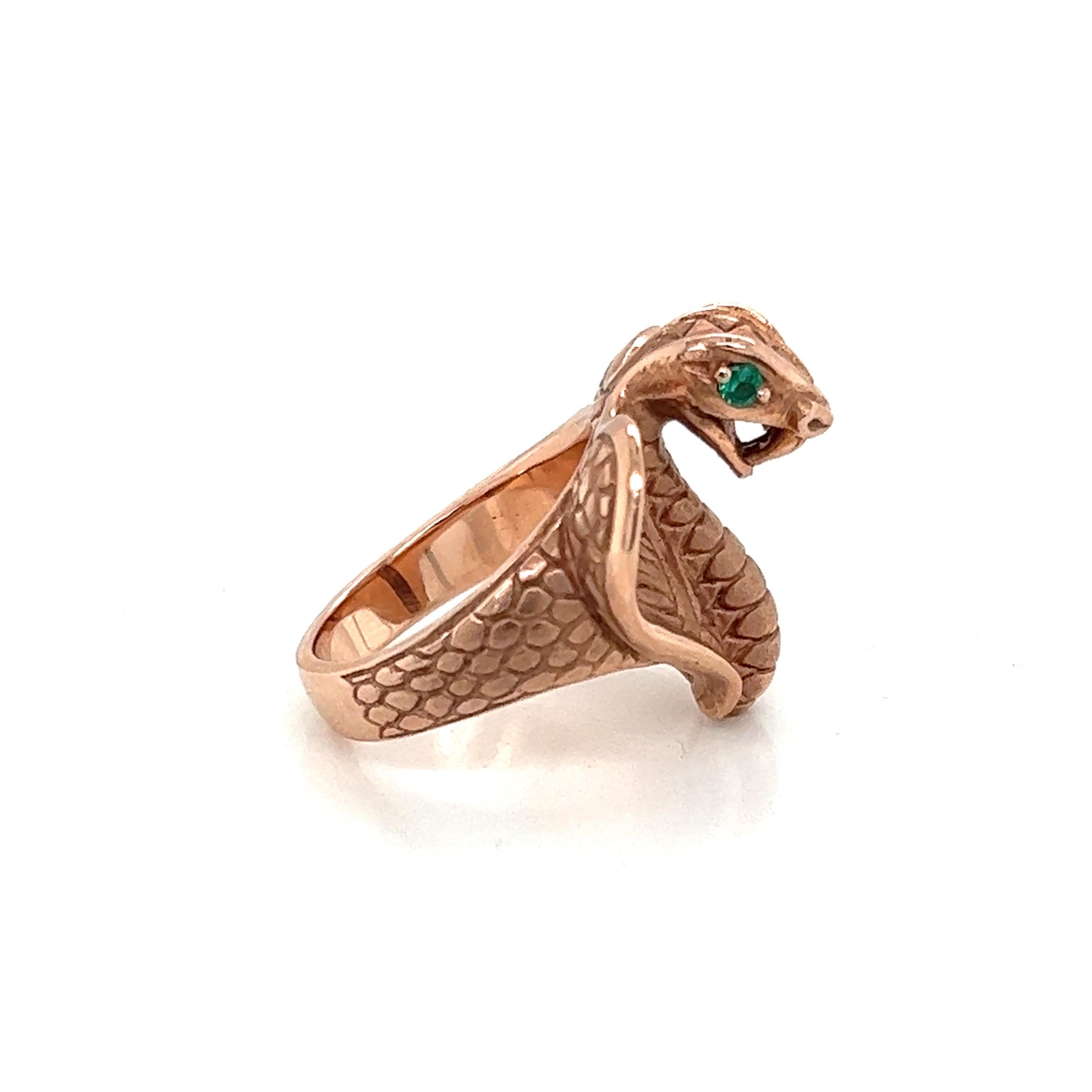 14k Rose Gold Cobra Snake Ring with Emerald Eyas In New Condition For Sale In New York, NY