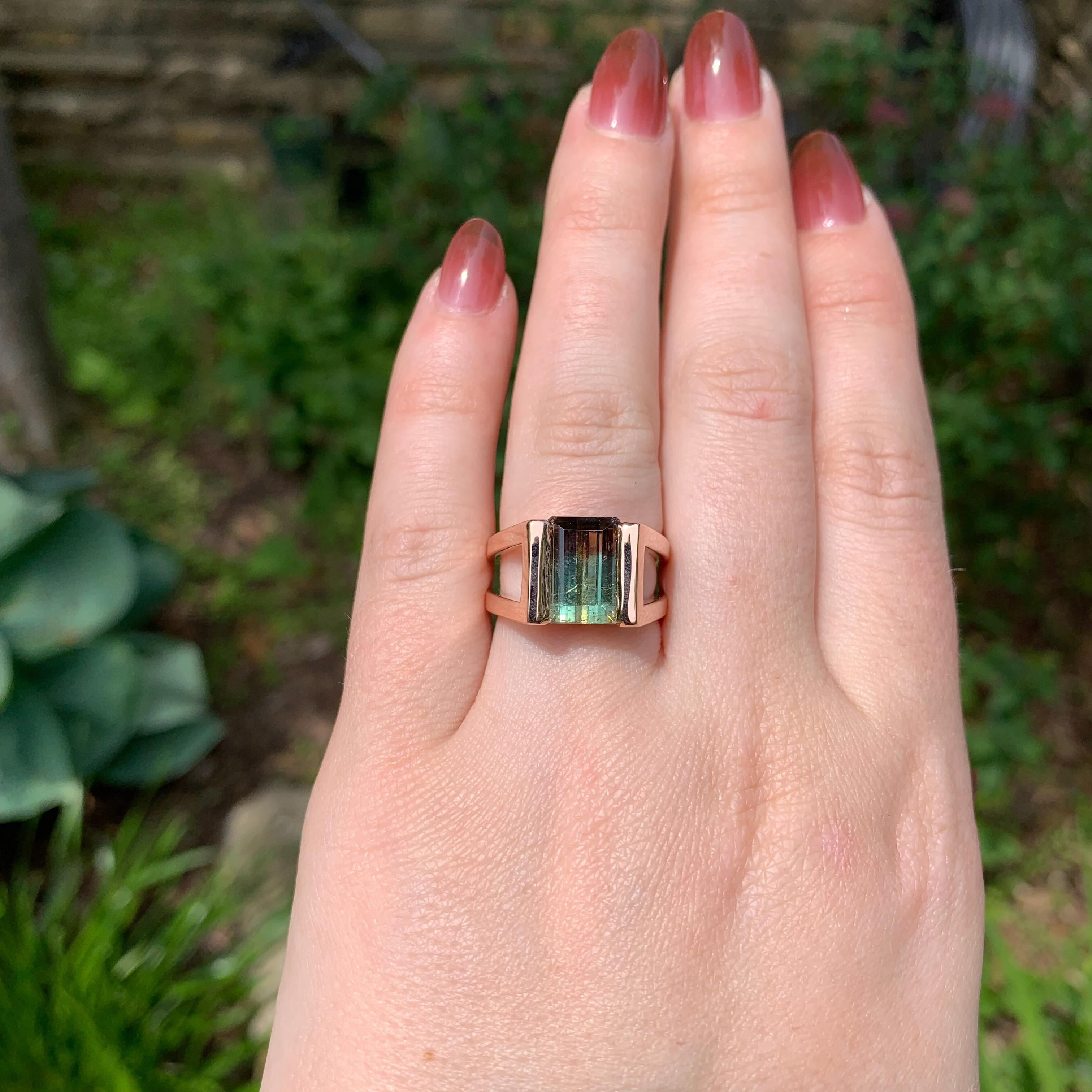 Anello personalizzato in oro rosa 14K con tormalina bicolore di Harry Roa in vendita 2