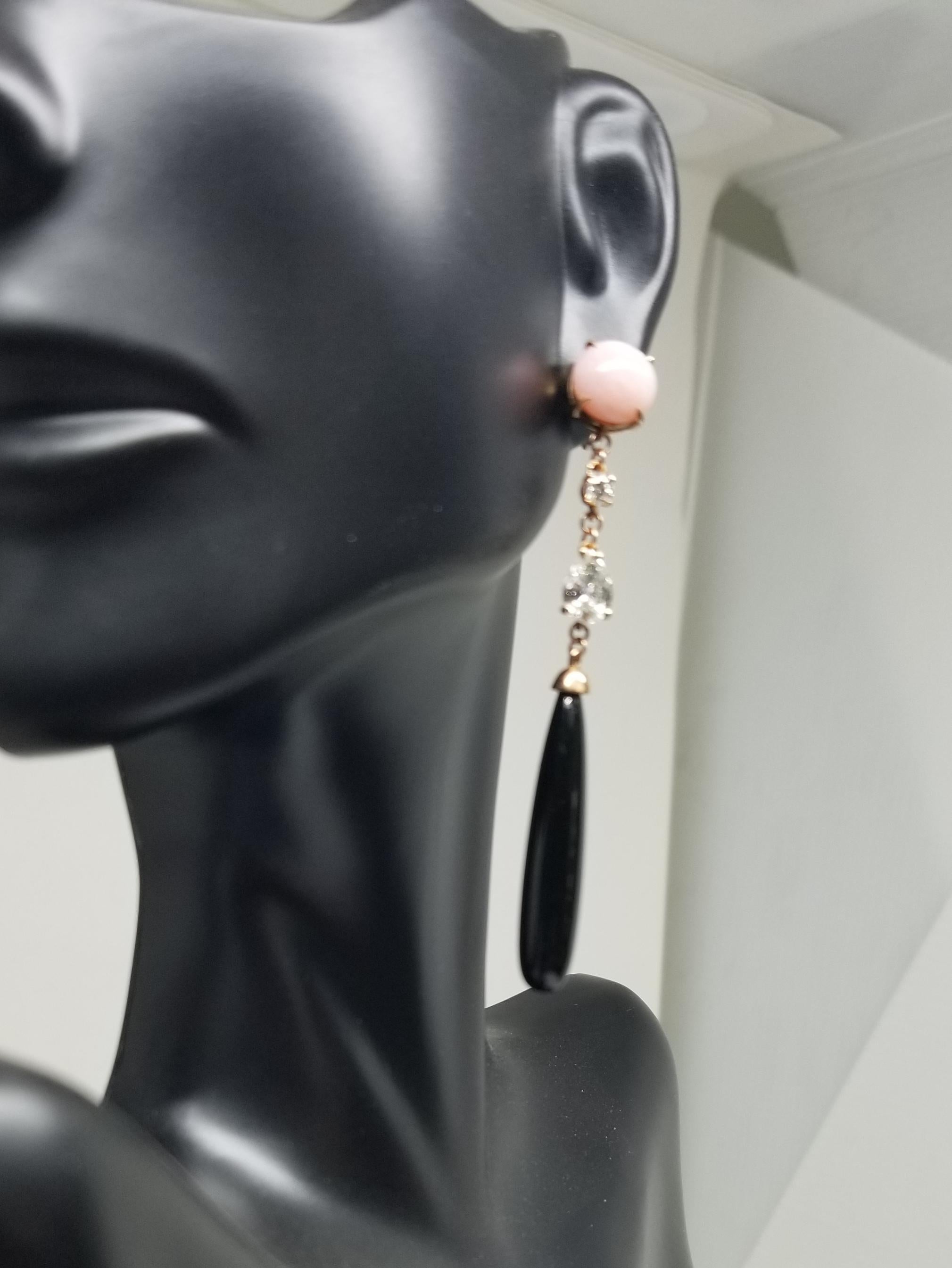 14 Karat Roségold Deko-inspirierte Ohrringe mit rosa Opal, Diamant und schwarzer Jade im Zustand „Neu“ im Angebot in Los Angeles, CA