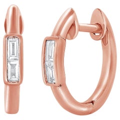 14 Karat Roségold Diamant Baguette Huggie-Ohrringe für Sie