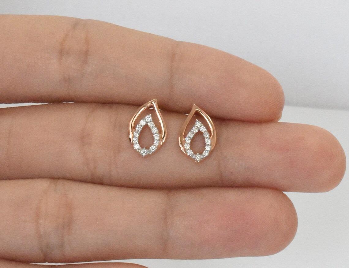 14k Gold Diamond Earrings Diamond Gold Leaf Earrings Minimalist Earrings In New Condition For Sale In Bangkok, TH