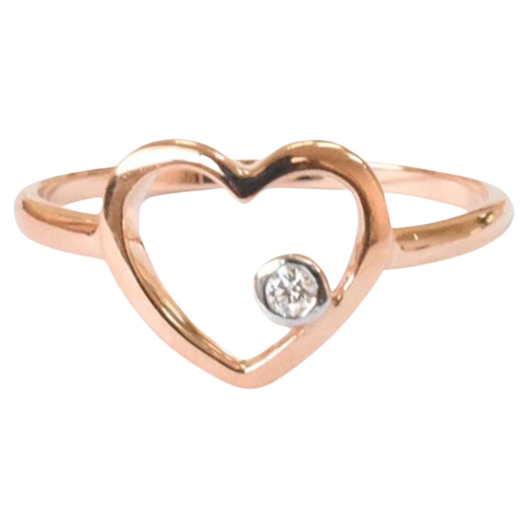 En vente :  Bague cœur minimaliste en or rose 14 carats avec diamants sertis en serti clos 2