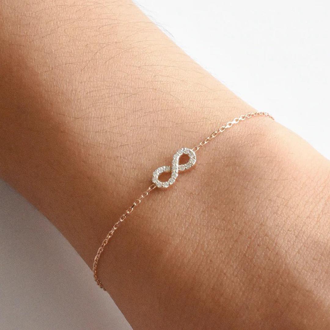 Bracelet de nuds d'infini en or 14k avec diamants Bracelet  breloques d'infini Unisexe en vente