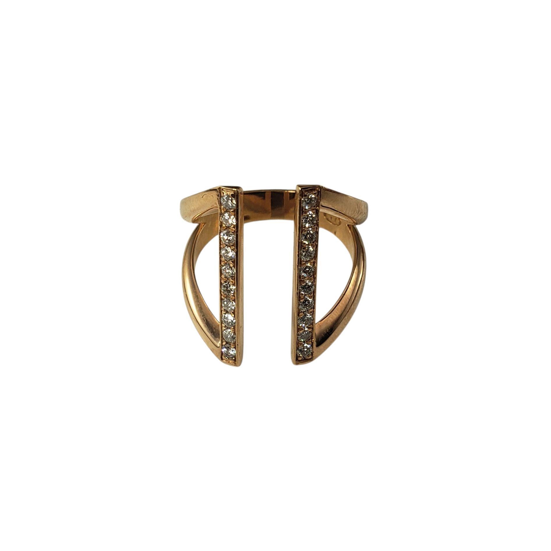14K Rose Gold und Diamant Open Bar Ring Größe 7

Dieser moderne und elegante Ring aus 14-karätigem Roségold zeichnet sich durch ein kühnes, offenes Barren-Design aus, das mit insgesamt 20 runden Diamanten im Brillantschliff besetzt ist, die für das