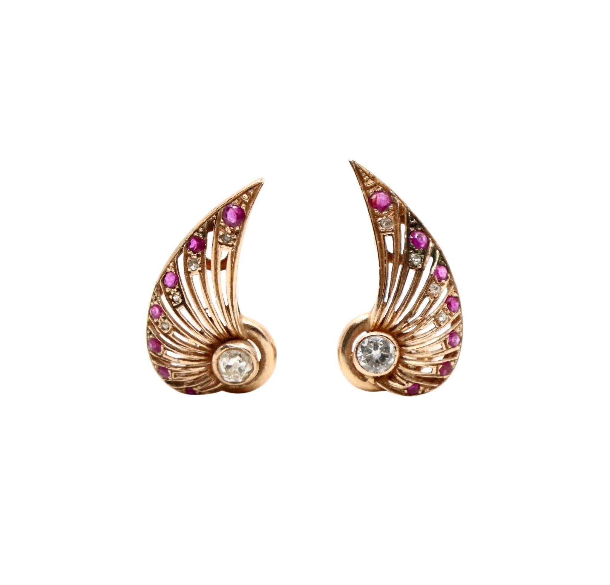 Orecchini ad ala in oro rosa 14K con diamante e rubino