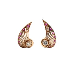 Orecchini ad ala in oro rosa 14K con diamante e rubino