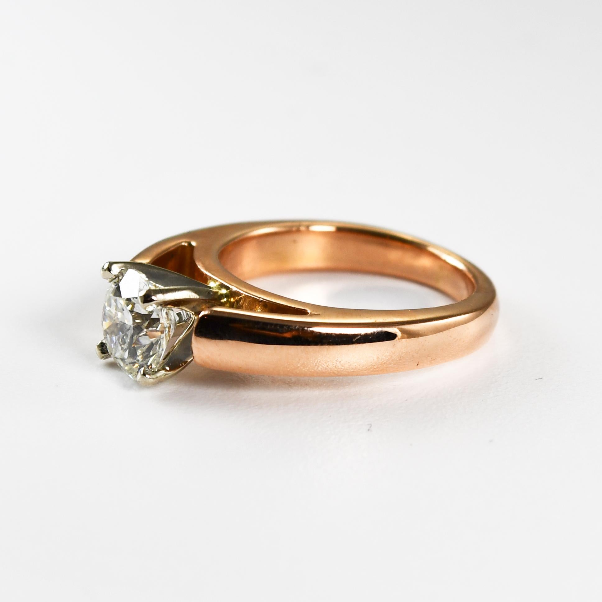 Bague de fiançailles solitaire en or rose 14 carats avec diamants 1,03 carat en vente 1
