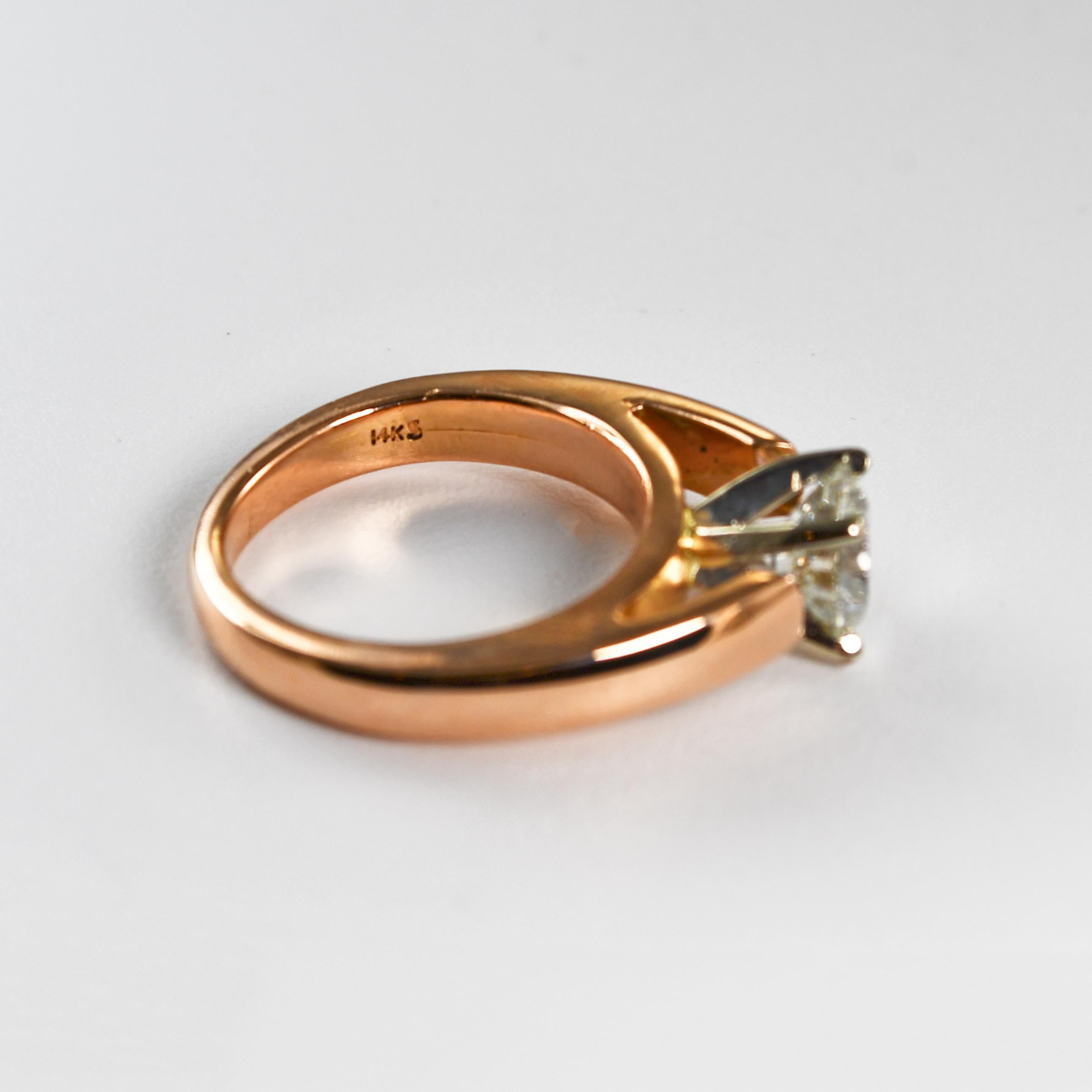 Bague de fiançailles solitaire en or rose 14 carats avec diamants 1,03 carat en vente 2