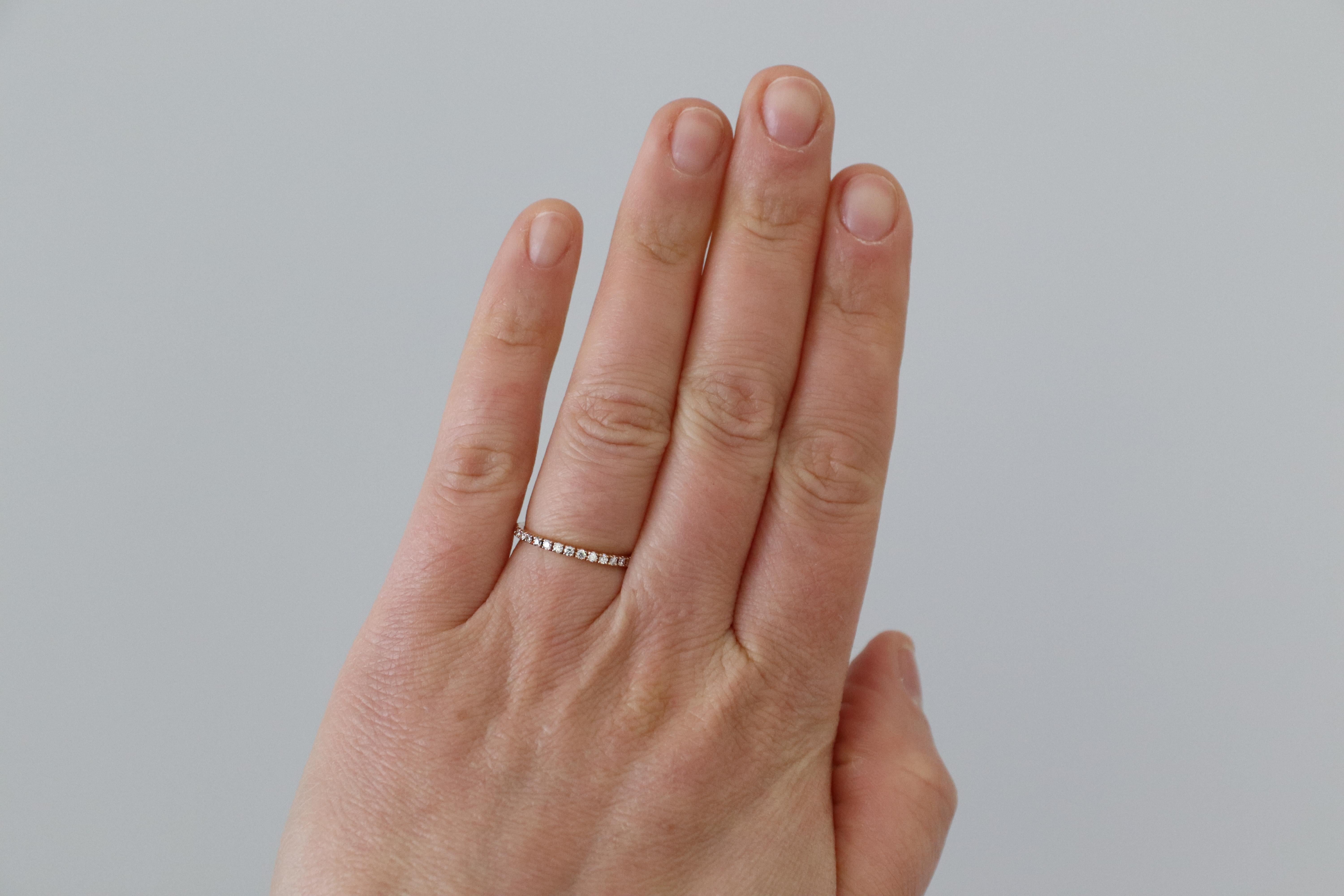 14 Karat Roségold Natürlicher Diamant dünner Eternity-Ring Stapelbar im Angebot 3
