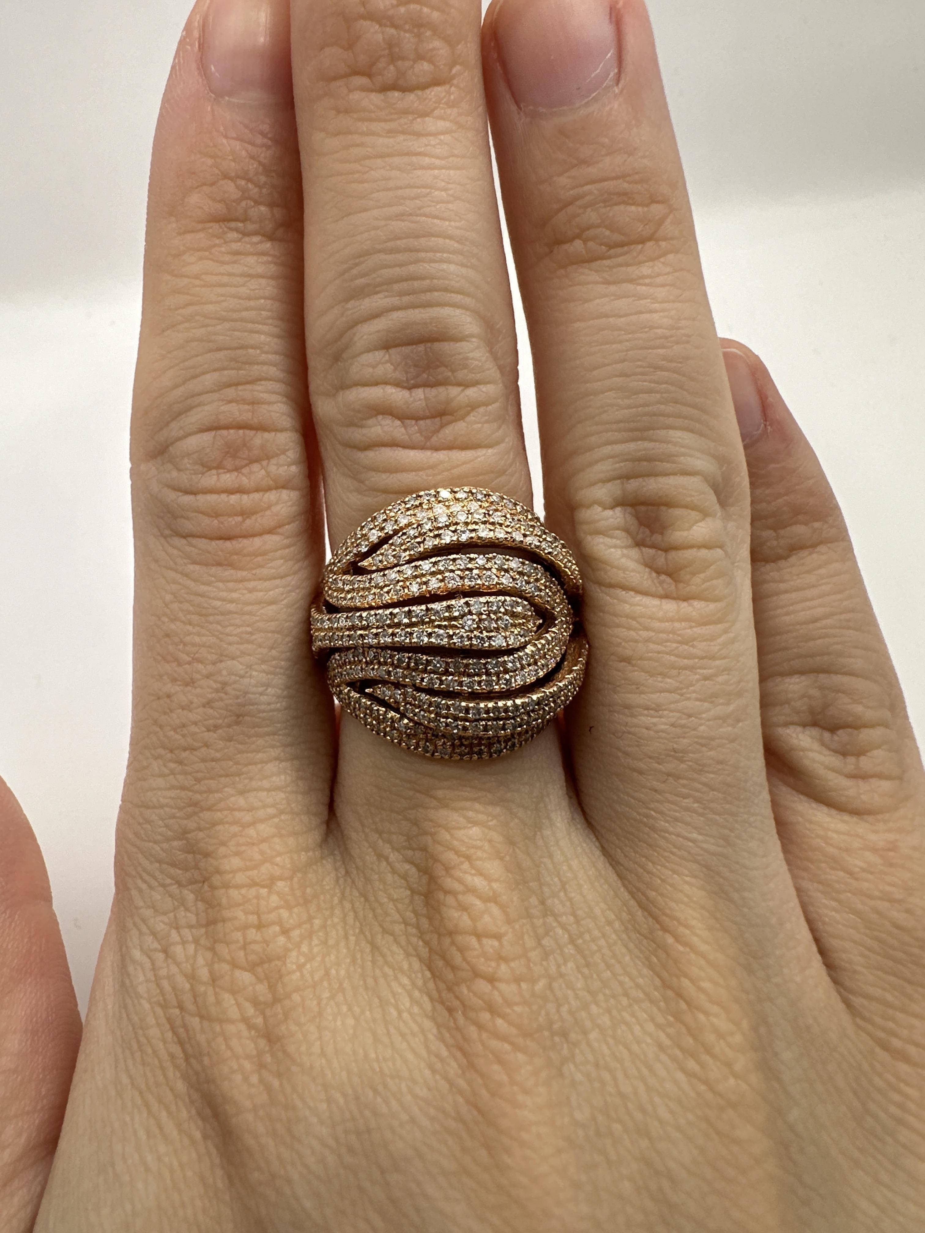 Bague à large bande en or rose 14k avec diamants en vente 5