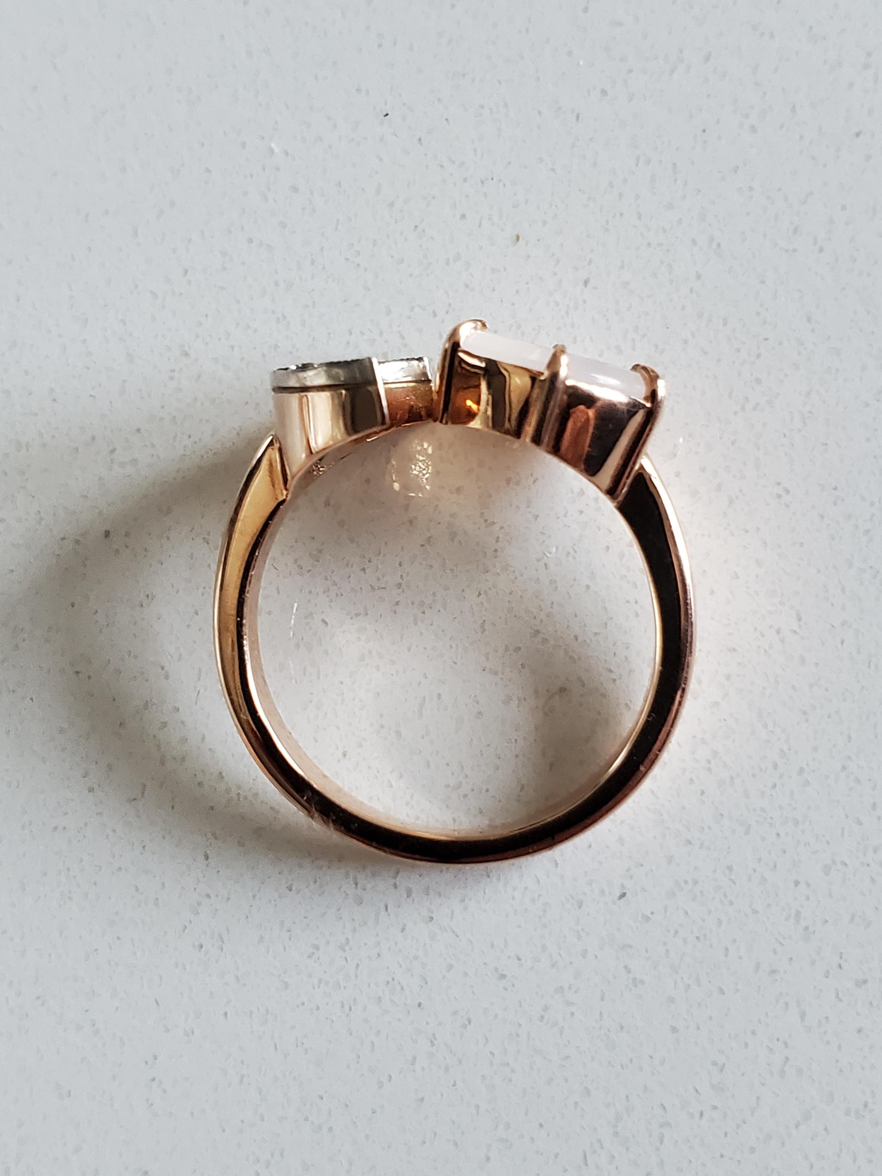 Anillo Luna con Sello Calcográfico en Oro Rosa de 14k, Diamantes y Rosa Antigua en venta 4