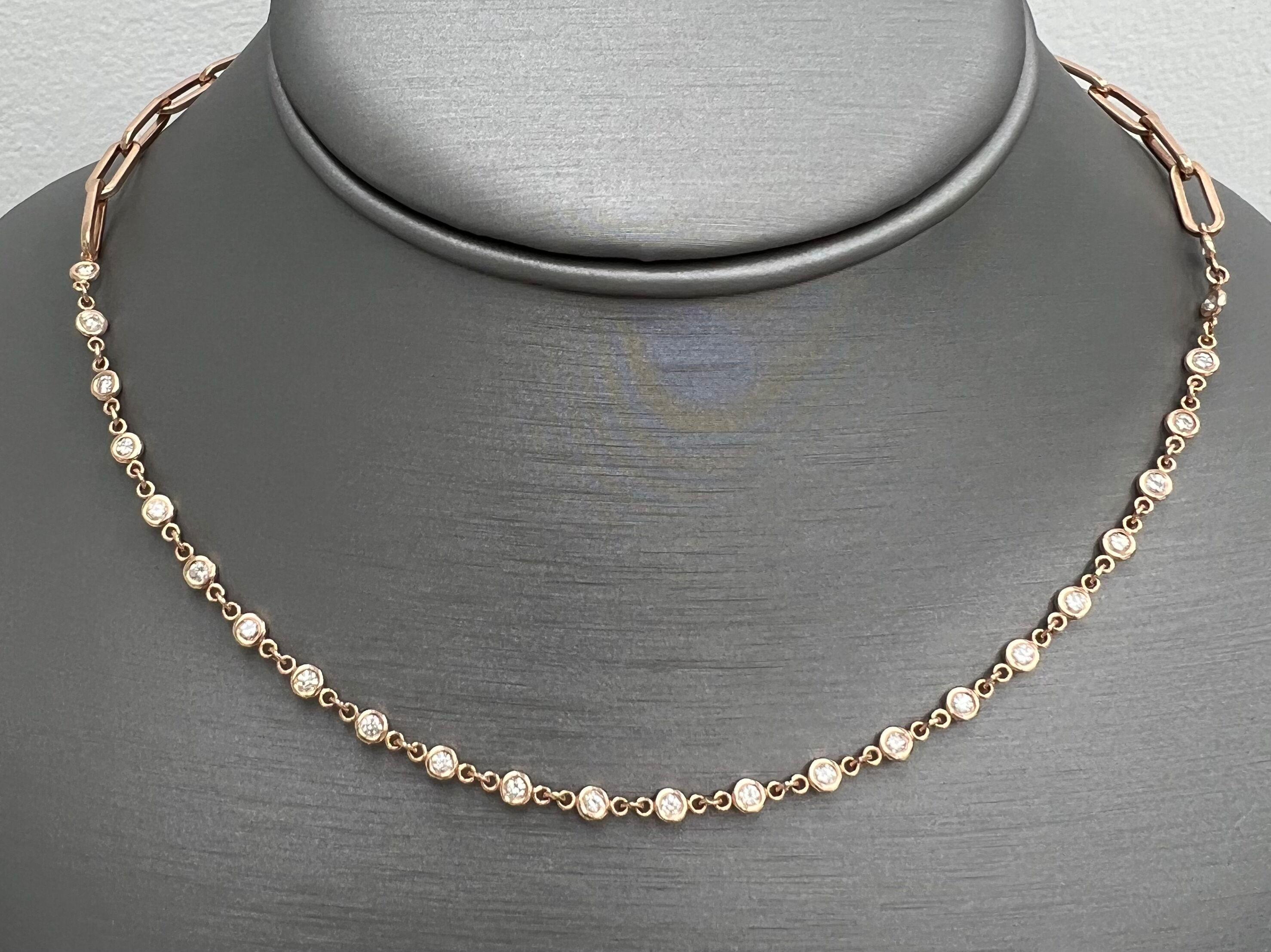 Rose Gold Diamonds by the Yard Halskette mit Büroklammerkette.
Halb Diamanten als Meterware, Halb Büroklammerkette.
Trend des Augenblicks - Die heißeste Halskette.
Natürliche Diamanten im Brillantschliff.
14k Rose Gold
Anzahl der Diamanten: