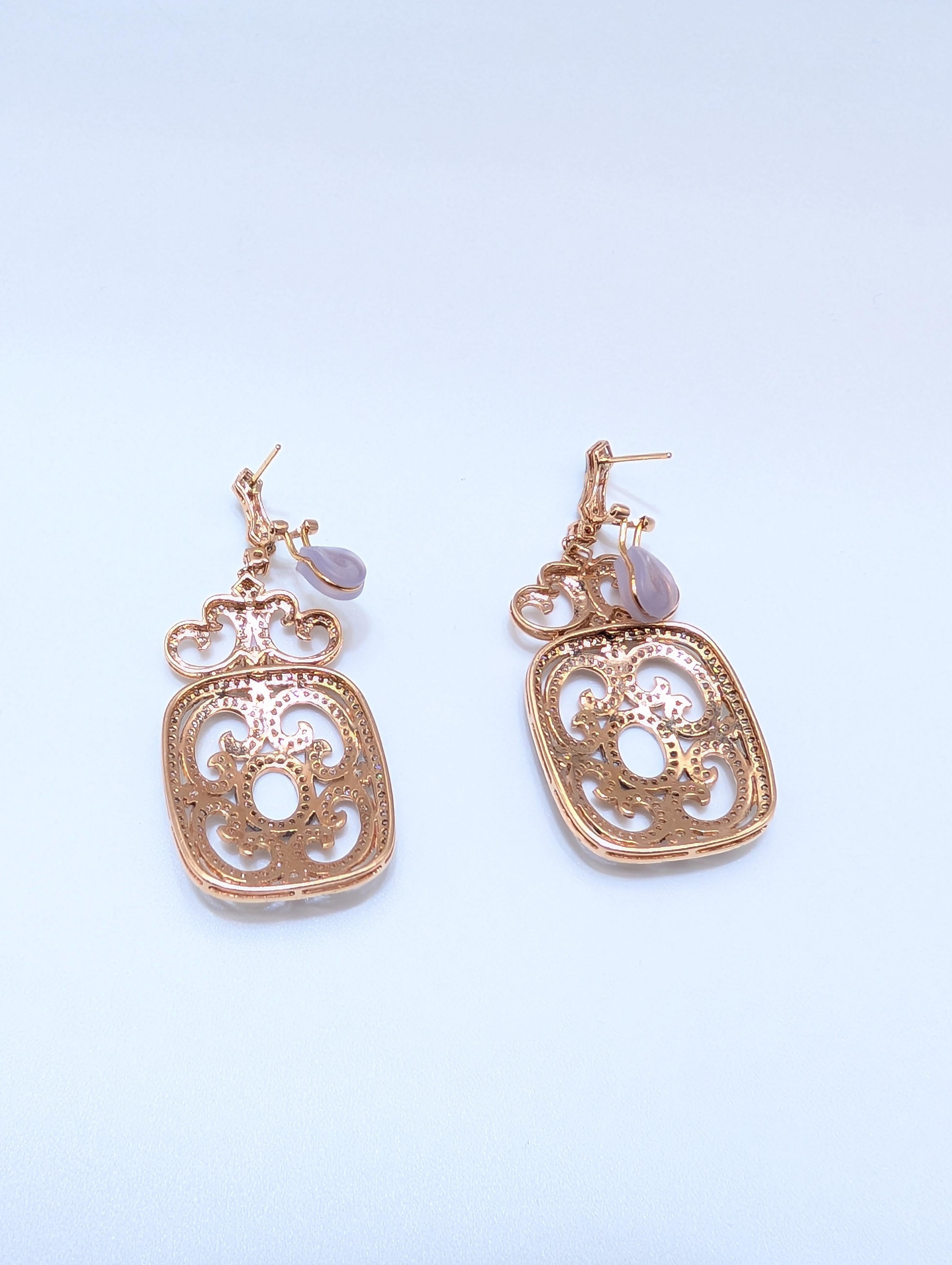 Taglio rotondo Orecchini pendenti a forma di fantasia in oro rosa 14K con diamanti in vendita