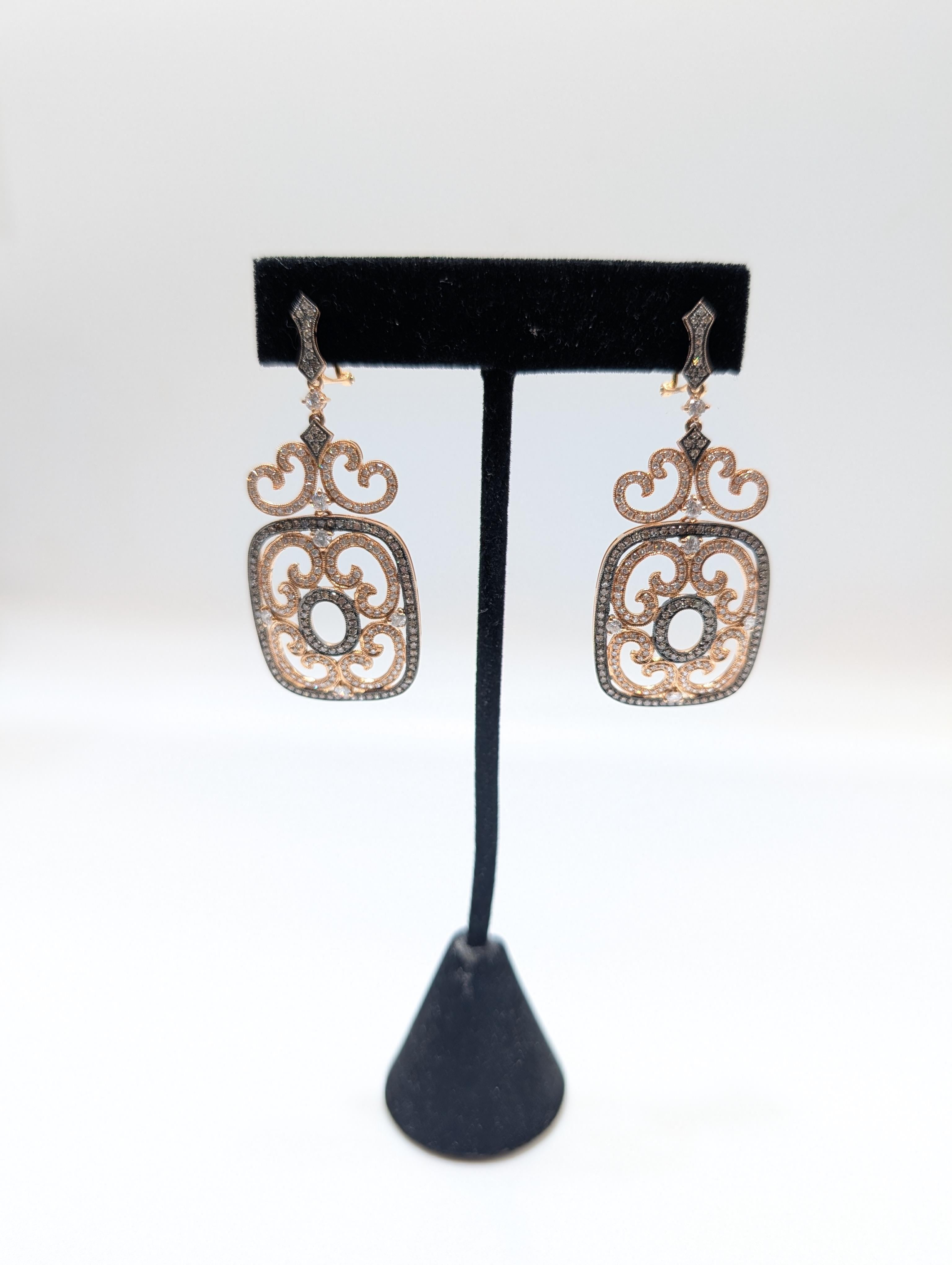 Orecchini pendenti a forma di fantasia in oro rosa 14K con diamanti In condizioni Nuovo in vendita a New York, US