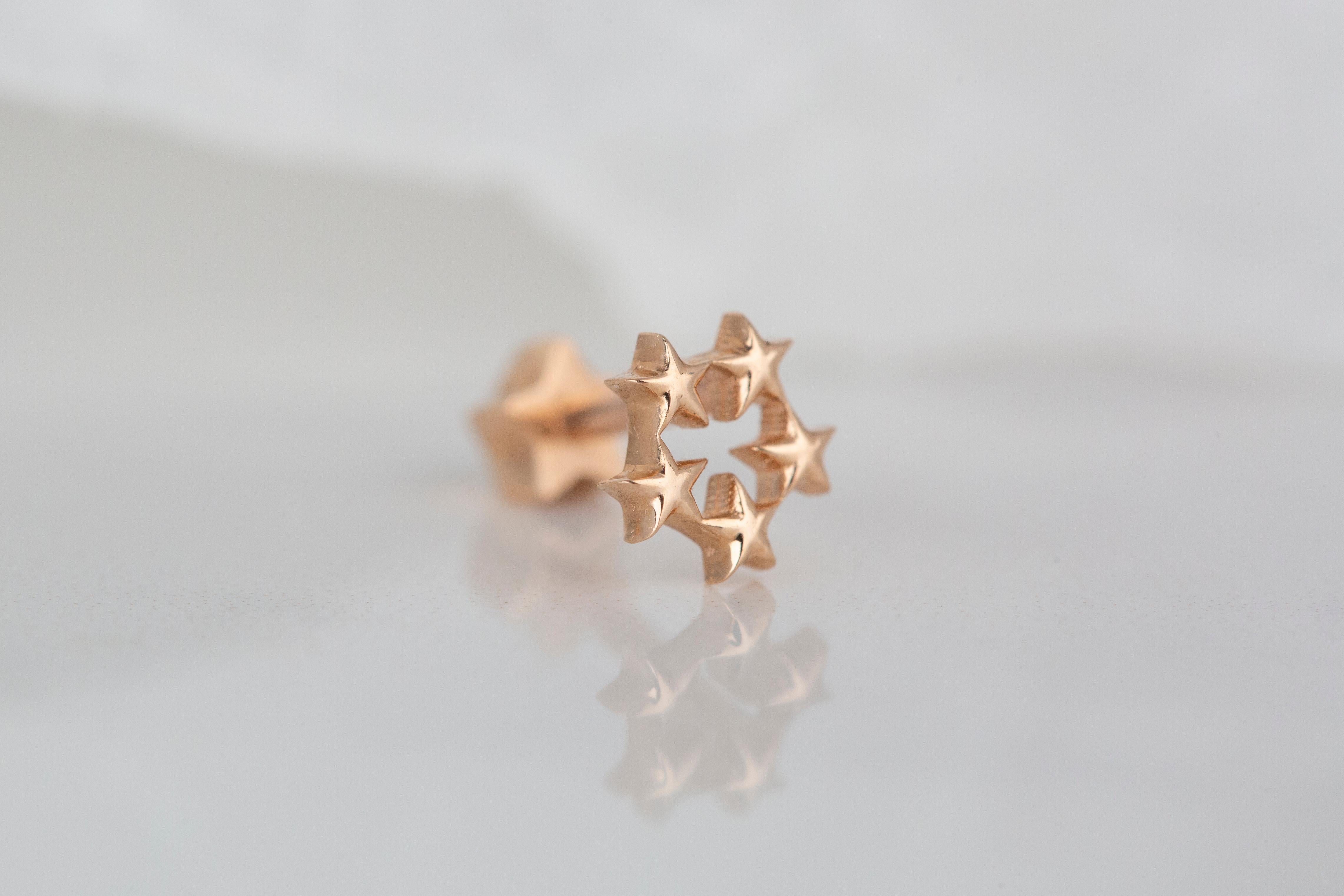 Clous d'oreilles en or rose 14 carats avec cinq étoiles en forme d'étoiles Pour femmes en vente
