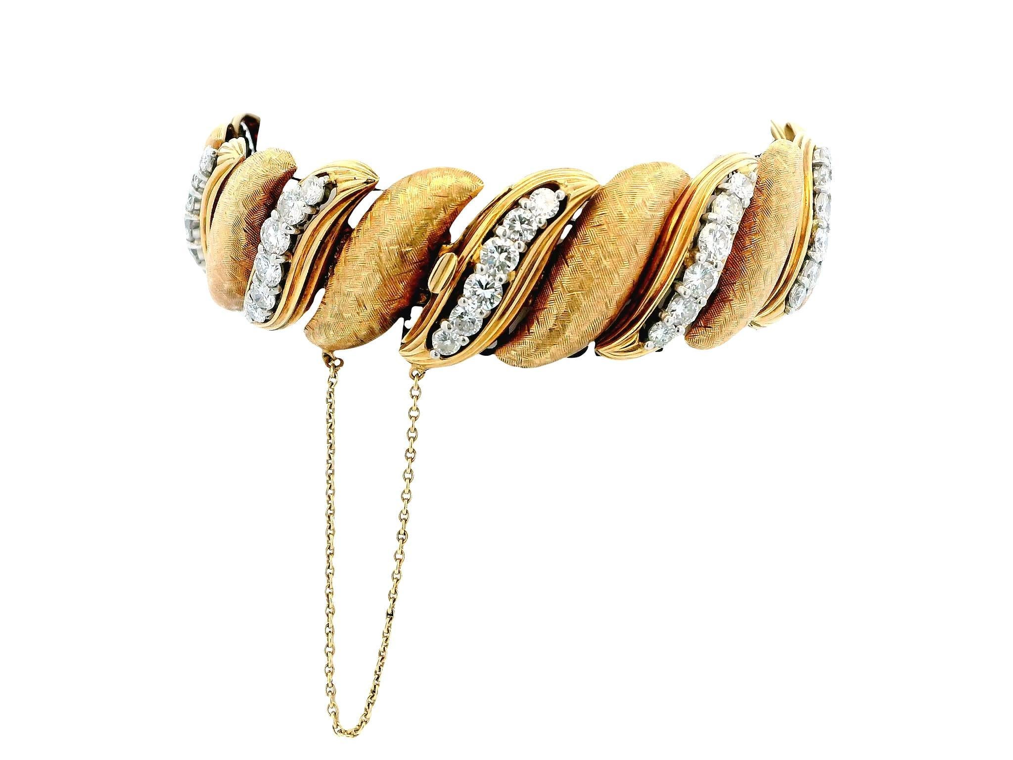 Taille ronde Bracelet en or rose 14K à maillons en 'S' Florentine et diamants en vente