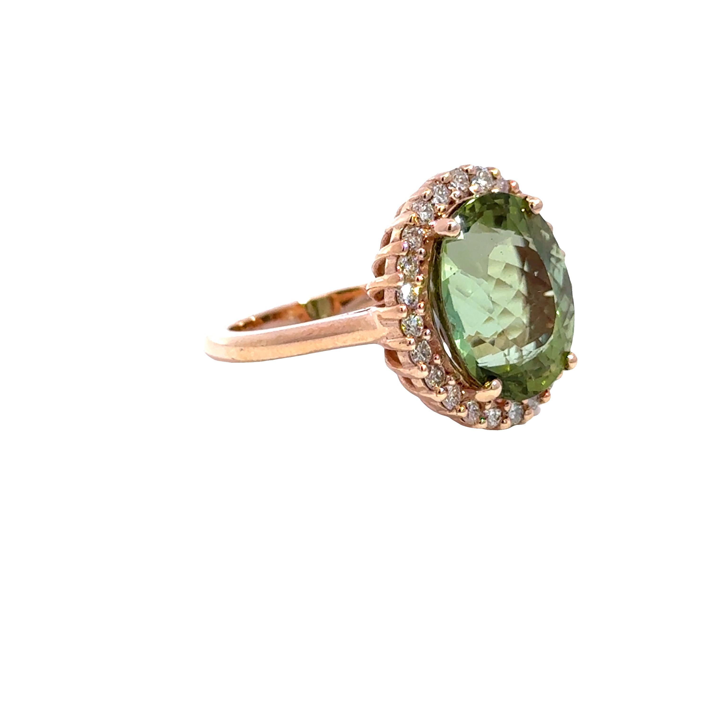 Anello aureola in oro rosa 14K con granato verde e diamanti - 8,01 carati In condizioni Nuovo in vendita a Los Angeles, CA